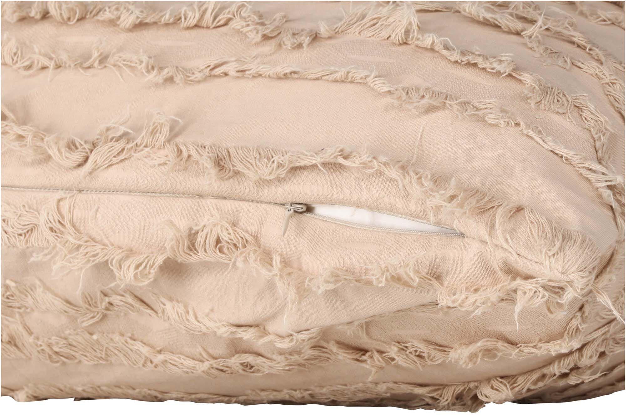 Edith Kissenbezug von Venture Home: Stilvolles Accessoire aus langlebiger Baumwolle, das jedem Raum mit modernem Design und warmem Beigeton Eleganz verleiht.