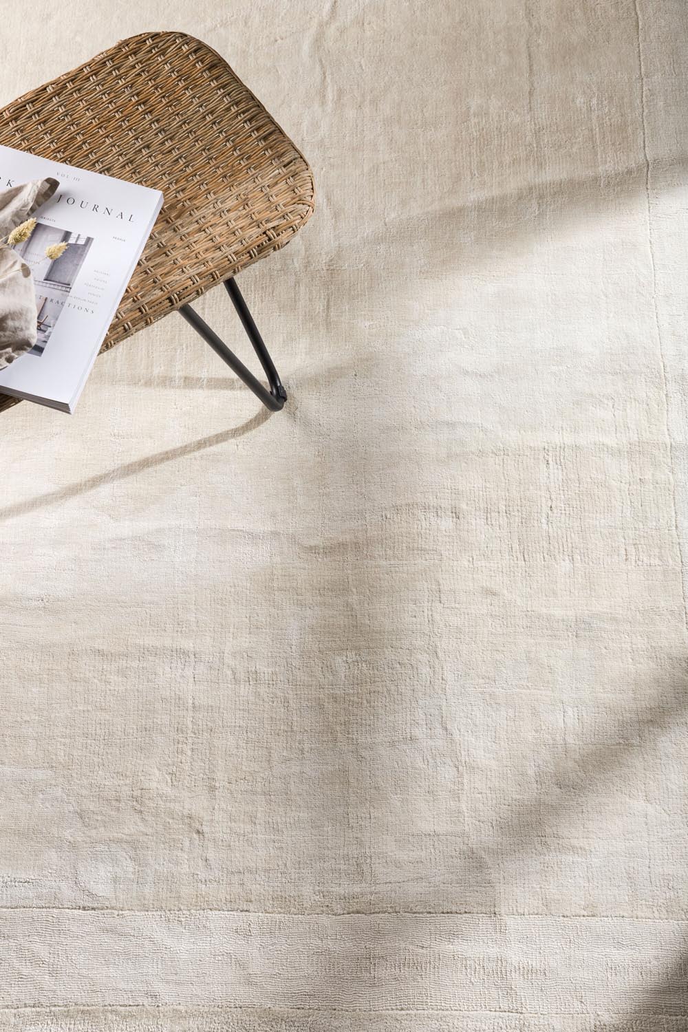 Boston Teppich in Weiss präsentiert im Onlineshop von KAQTU Design AG. Teppich ist von Venture Home