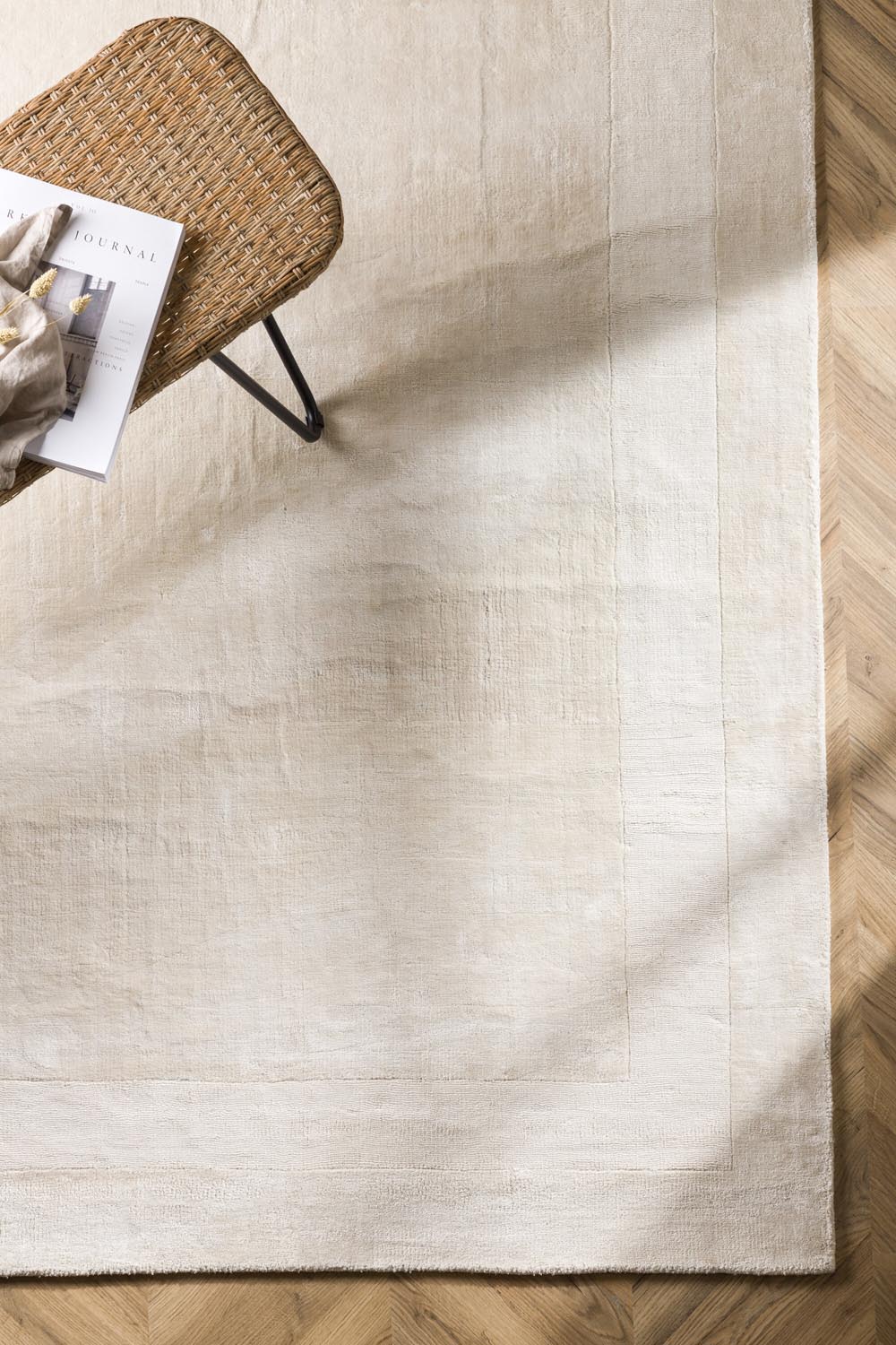 Boston Teppich in Weiss präsentiert im Onlineshop von KAQTU Design AG. Teppich ist von Venture Home