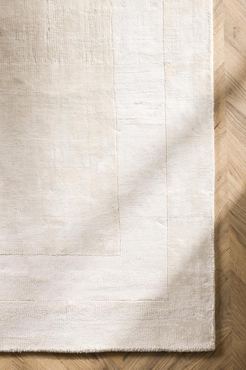 Boston Teppich in Weiss präsentiert im Onlineshop von KAQTU Design AG. Teppich ist von Venture Home