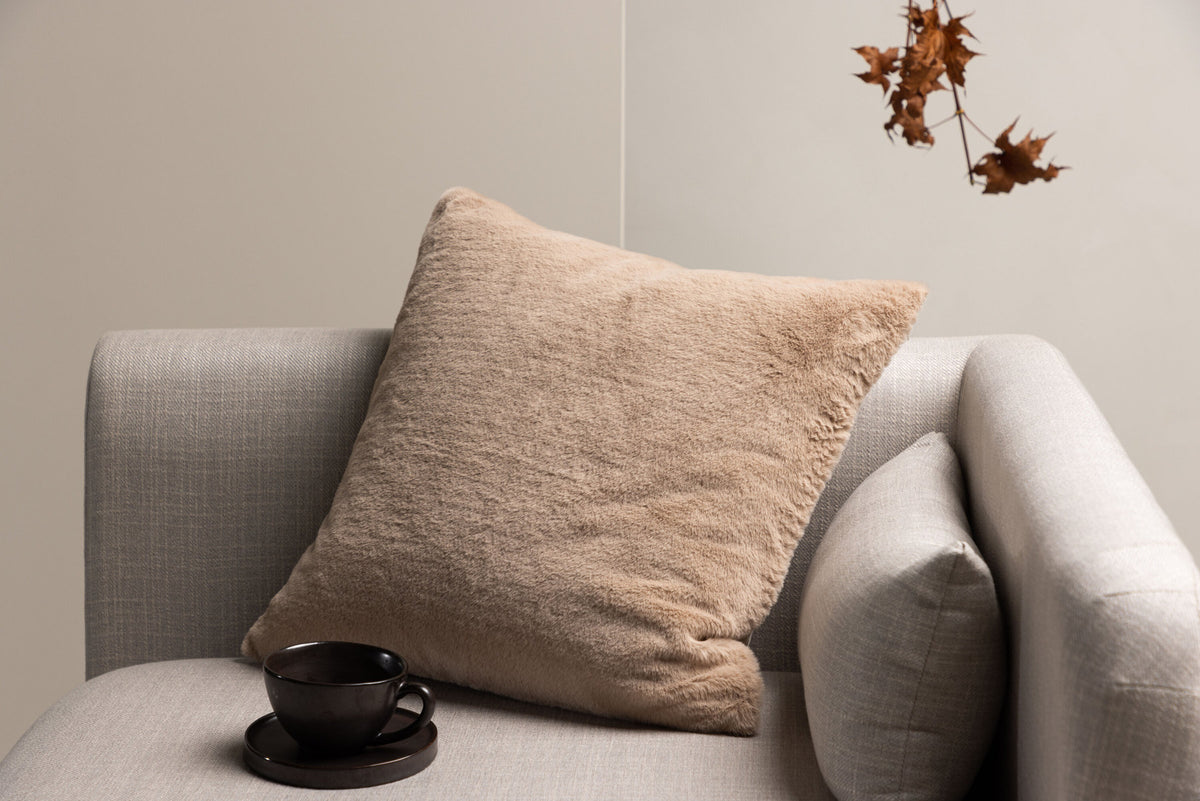 Thea Kissenbezug in Beige präsentiert im Onlineshop von KAQTU Design AG. Deko Kissenbezug ist von Venture Home