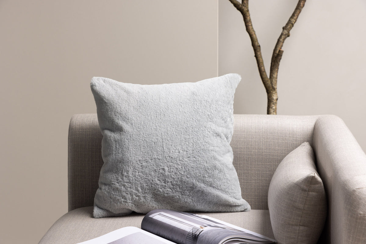Thea Kissenbezug in Grau präsentiert im Onlineshop von KAQTU Design AG. Deko Kissenbezug ist von Venture Home