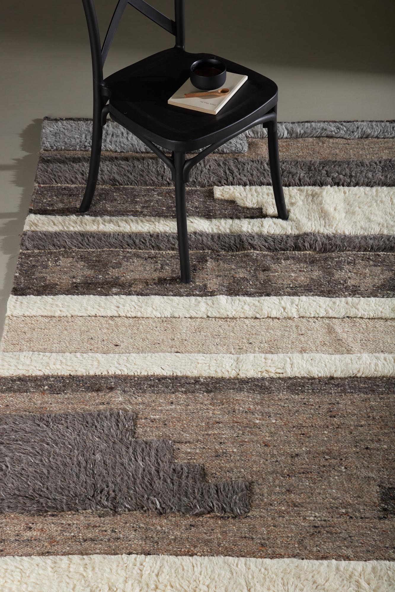 Vincent Teppich von Venture Home: Hochwertige Mischwolle, elegantes Design und gemütliche Atmosphäre für jeden Raum.