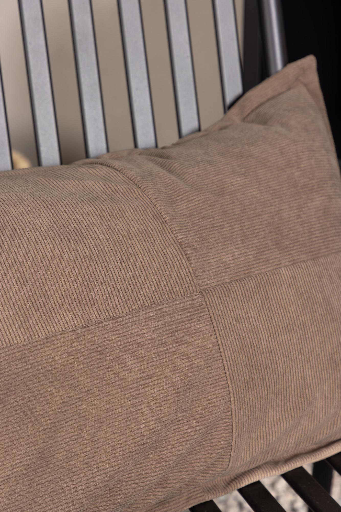 Stilvoller Lykke Kissenbezug von Venture Home: Nostalgischer Manchester-Stoff, eleganter Beigeton, pflegeleicht und ideal für jedes Wohnambiente.