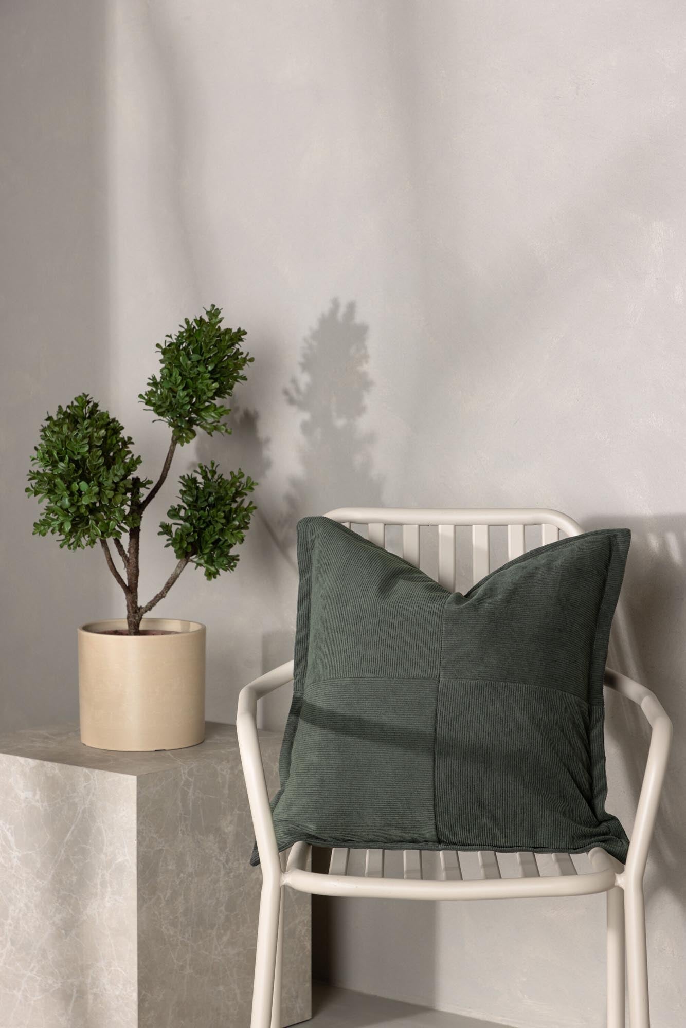 Lykke Kissenbezug von Venture Home: Nostalgischer Manchester-Stoff in Beige, pflegeleicht und elegant, ideal für gemütliche Wohnräume.