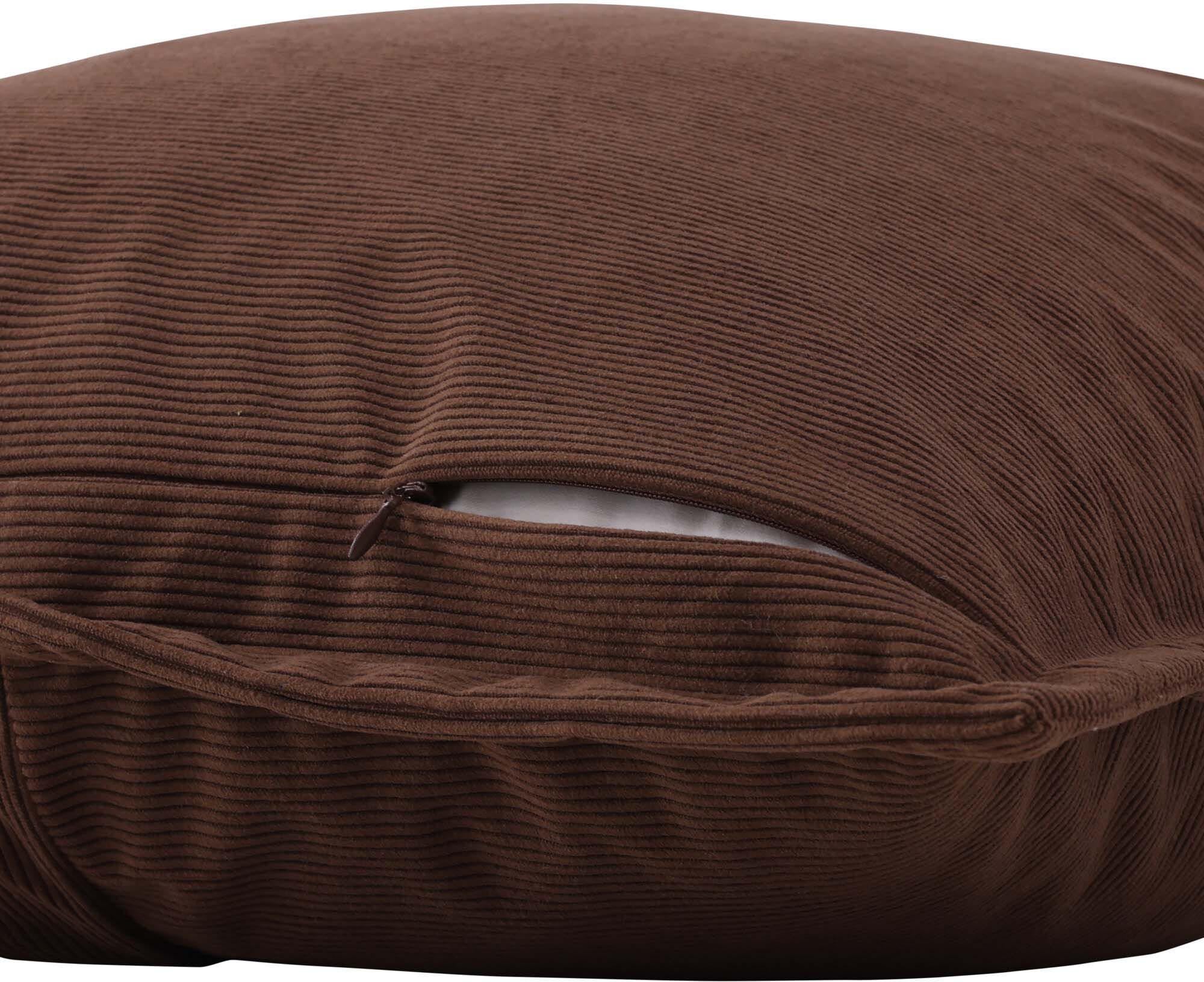 Lykke Kissenbezug: Eleganz trifft Komfort mit polygeprägtem Samt in Beige, ideal für stilvolle Wohnräume.