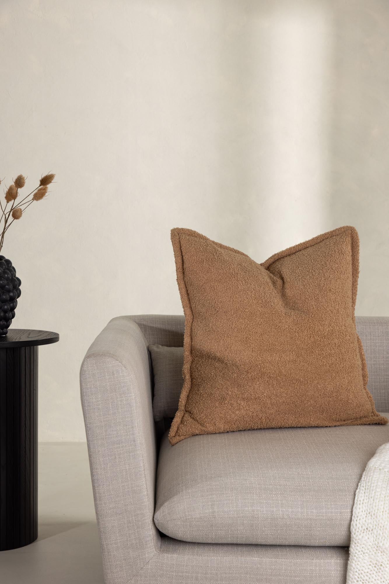 Tuva Kissenbezug: Minimalistisches Design für zeitlose Wohnräume.