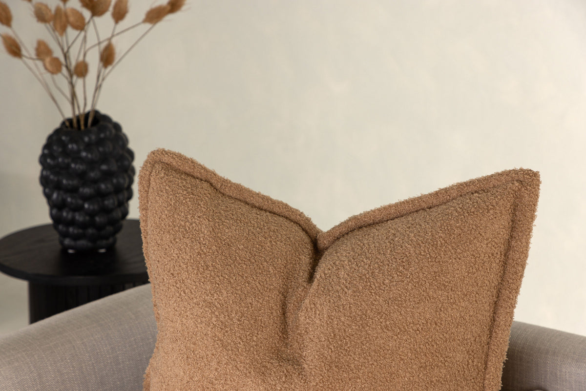 Tuva Kissenbezug in Beige präsentiert im Onlineshop von KAQTU Design AG. Deko Kissenbezug ist von Venture Home
