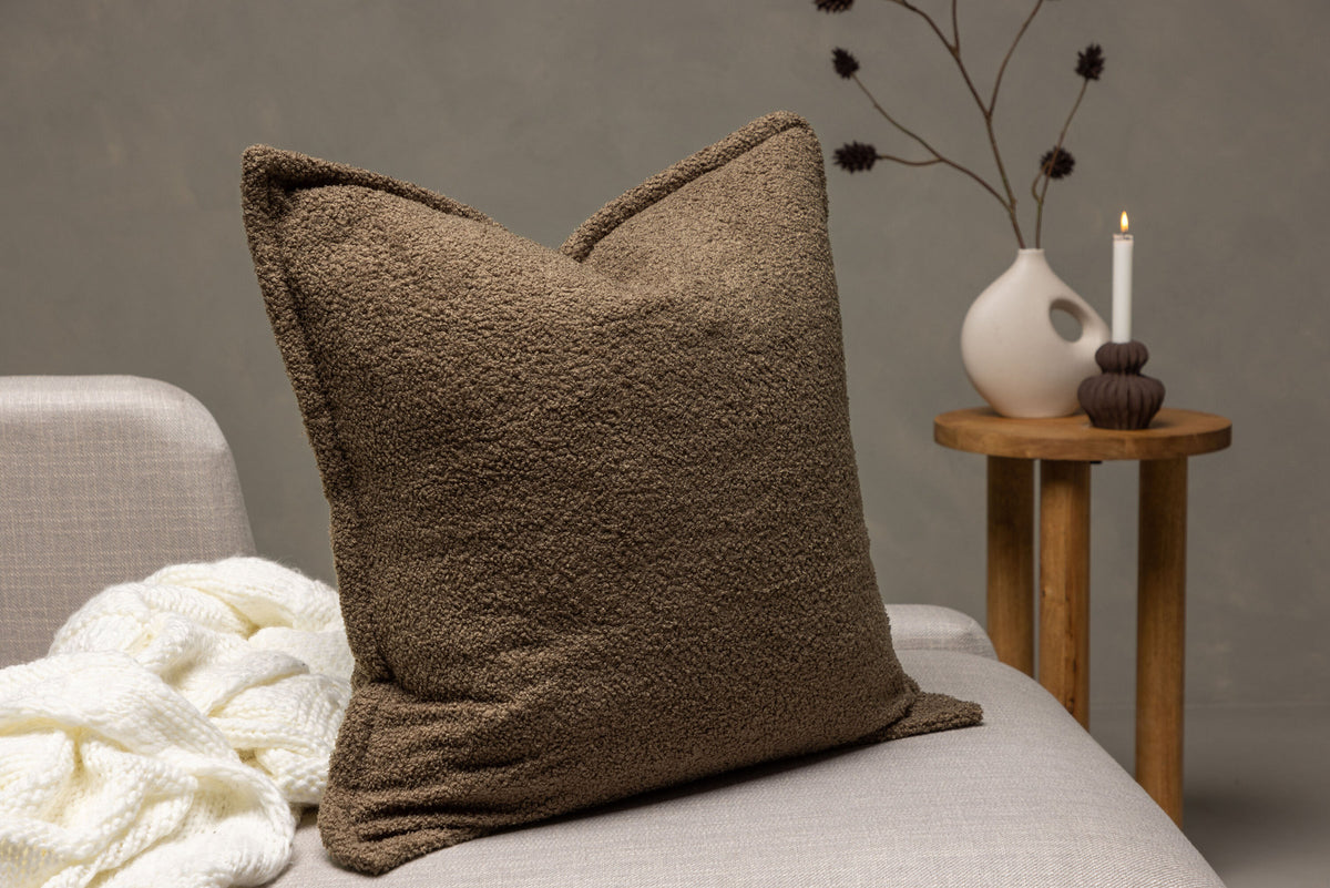 Tuva Kissenbezug in Braun präsentiert im Onlineshop von KAQTU Design AG. Deko Kissenbezug ist von Venture Home