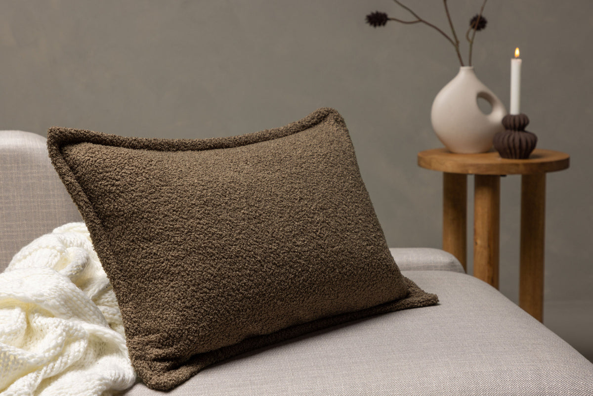 Tuva Kissenbezug in Braun präsentiert im Onlineshop von KAQTU Design AG. Deko Kissenbezug ist von Venture Home