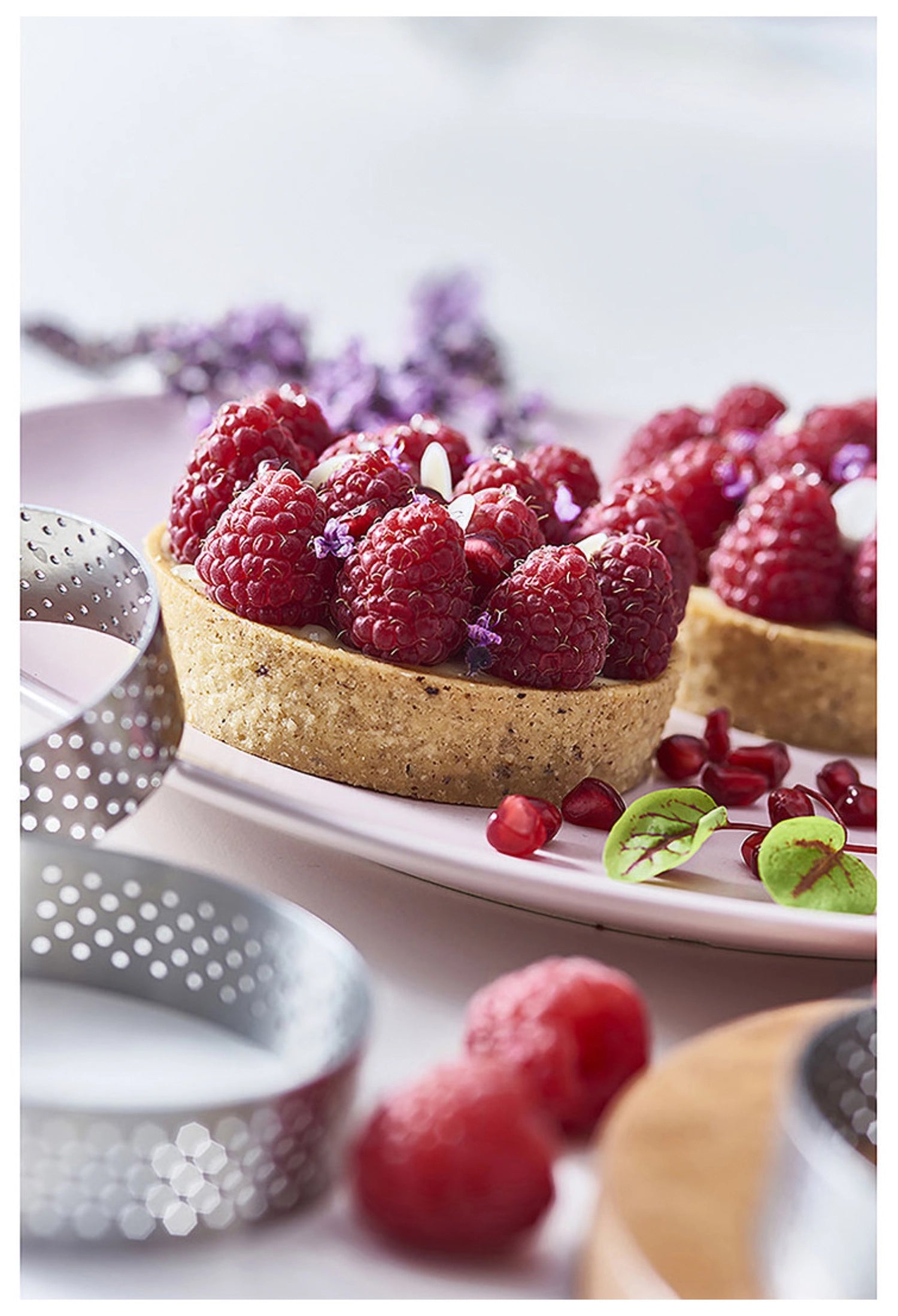 Tortenring rund perforiert D8.5cm H2cm in Silber präsentiert im Onlineshop von KAQTU Design AG. Küchenhelfer ist von de Buyer