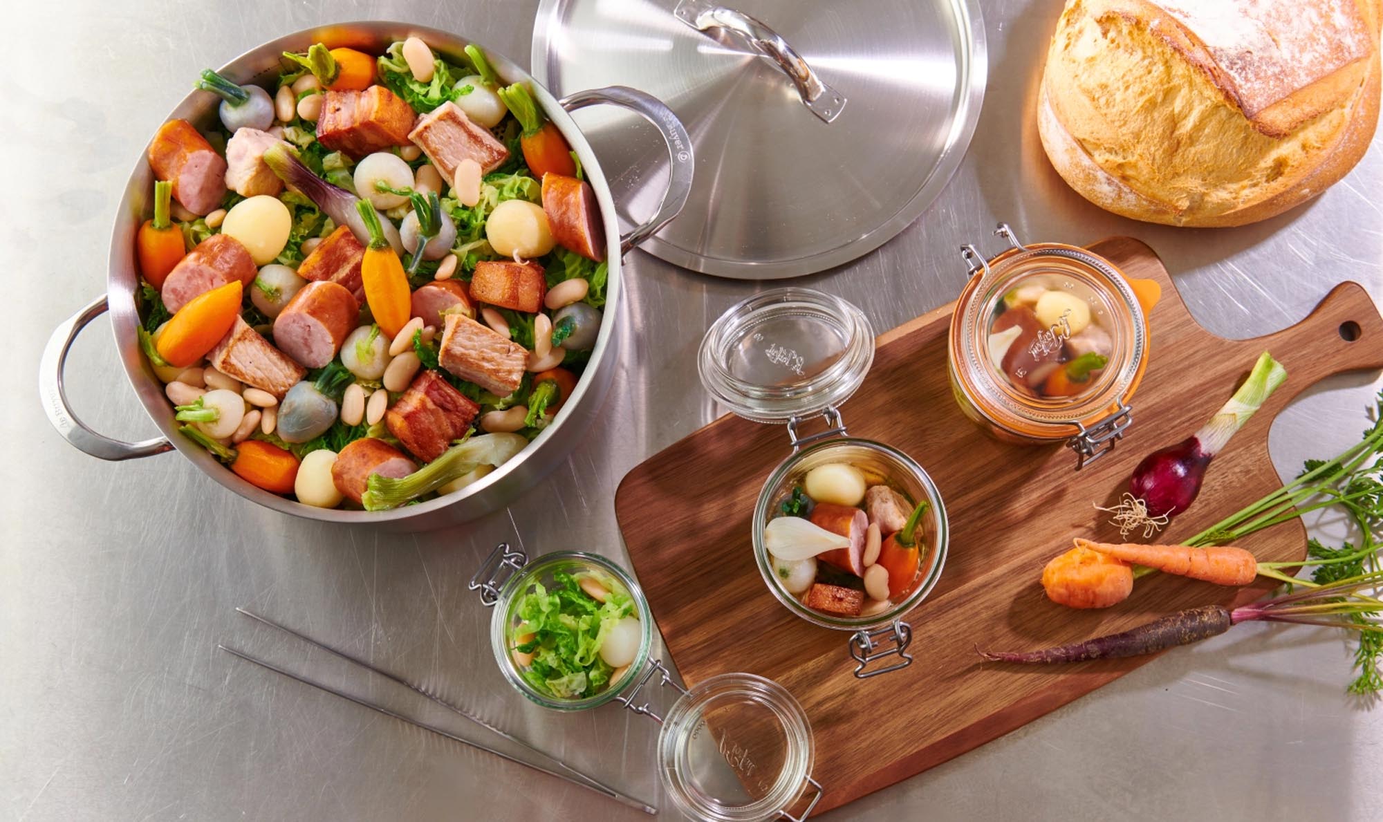 Entdecken Sie den 24 cm Bratentopf Alchimy von de Buyer – ideal für perfekte Garergebnisse und vielseitige Zubereitung von Fleisch, Fisch und Gemüse.