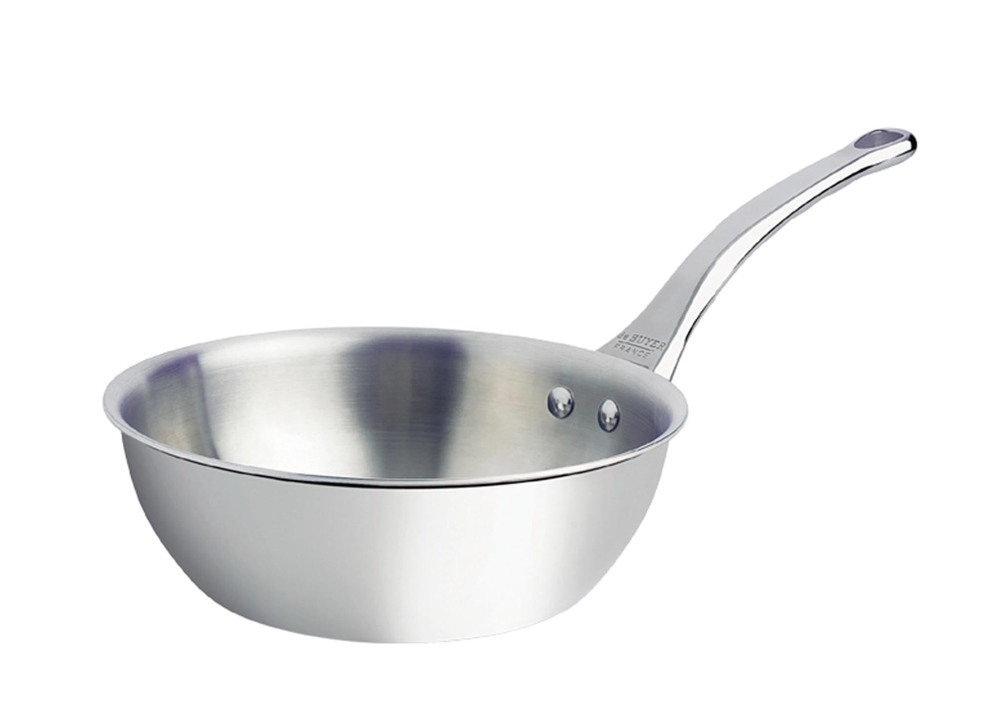 Elegante, konische Edelstahl-Sauteuse Ø 24cm von de Buyer, ideal für Induktion, mit ergonomischen Griffen und gleichmässiger Wärmeverteilung.