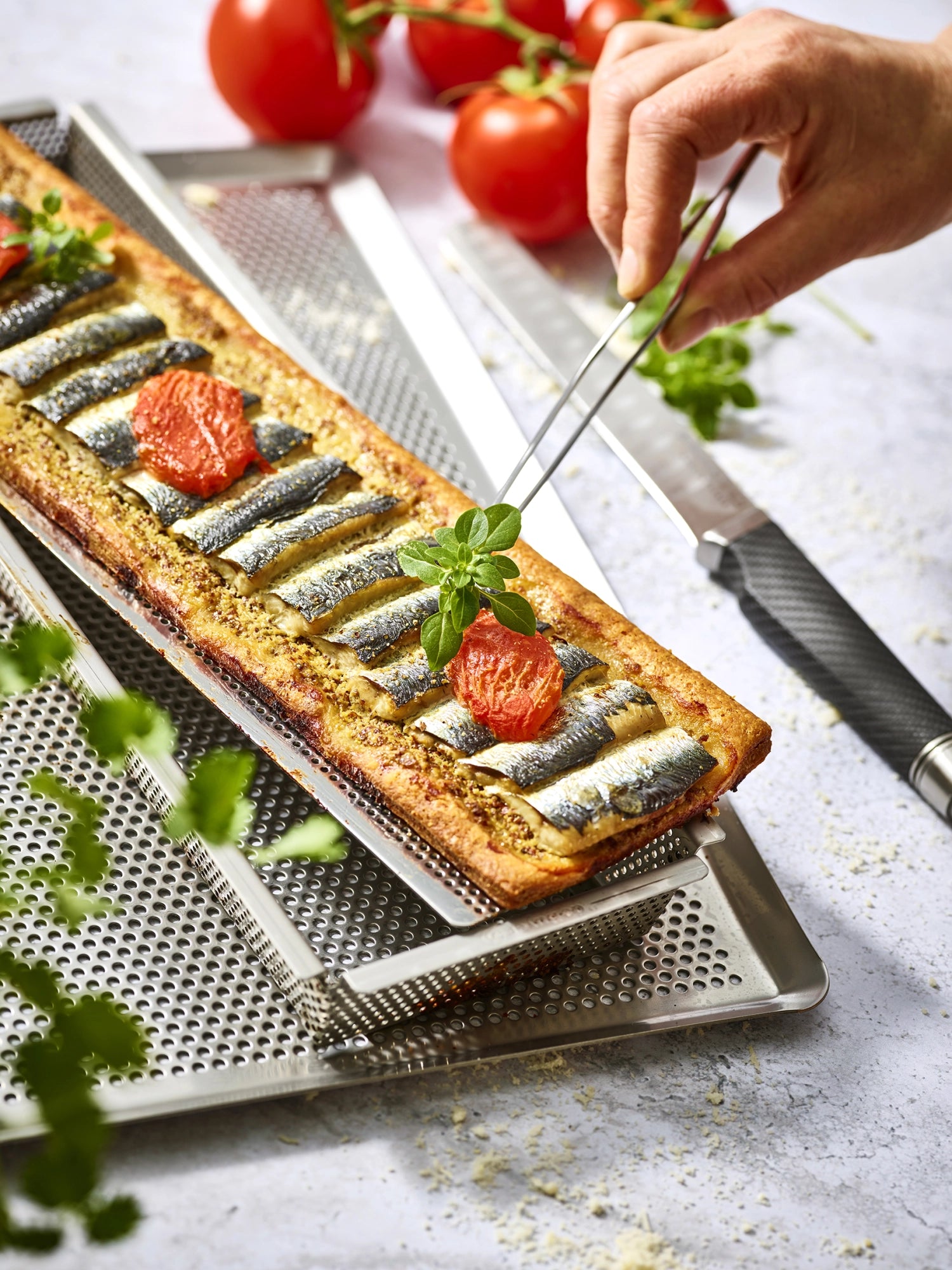 Die gerade Pinzette von de Buyer (25 cm) ist das ideale Küchenwerkzeug für präzises Arbeiten. Perfekt für Feinarbeiten und Dekorationen.