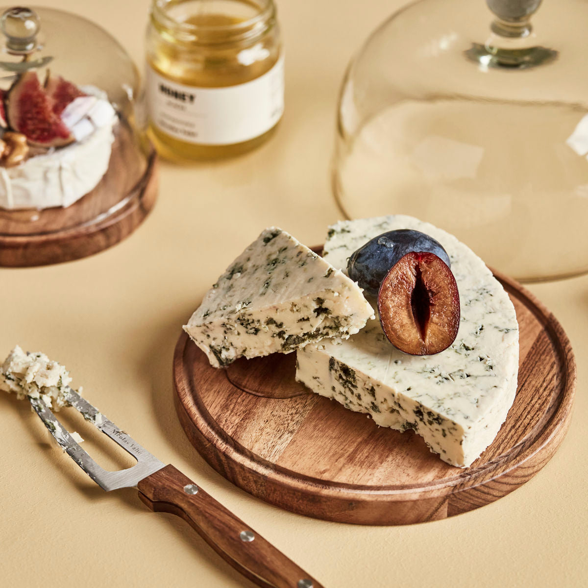 Stilvolle Käseglocke NVFromage aus Naturholz von Nicolas Vahé.