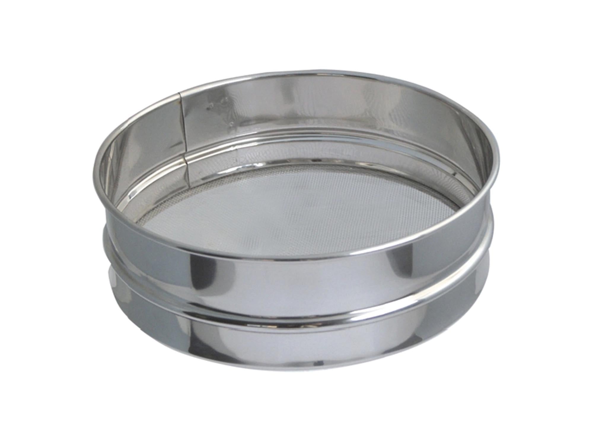 Entdecken Sie das hochwertige Mehlsieb Ø 30cm von de Buyer. Ideal zum Sieben von Mehl, Zucker und Gewürzen. Langlebig, pflegeleicht und ergonomisch.