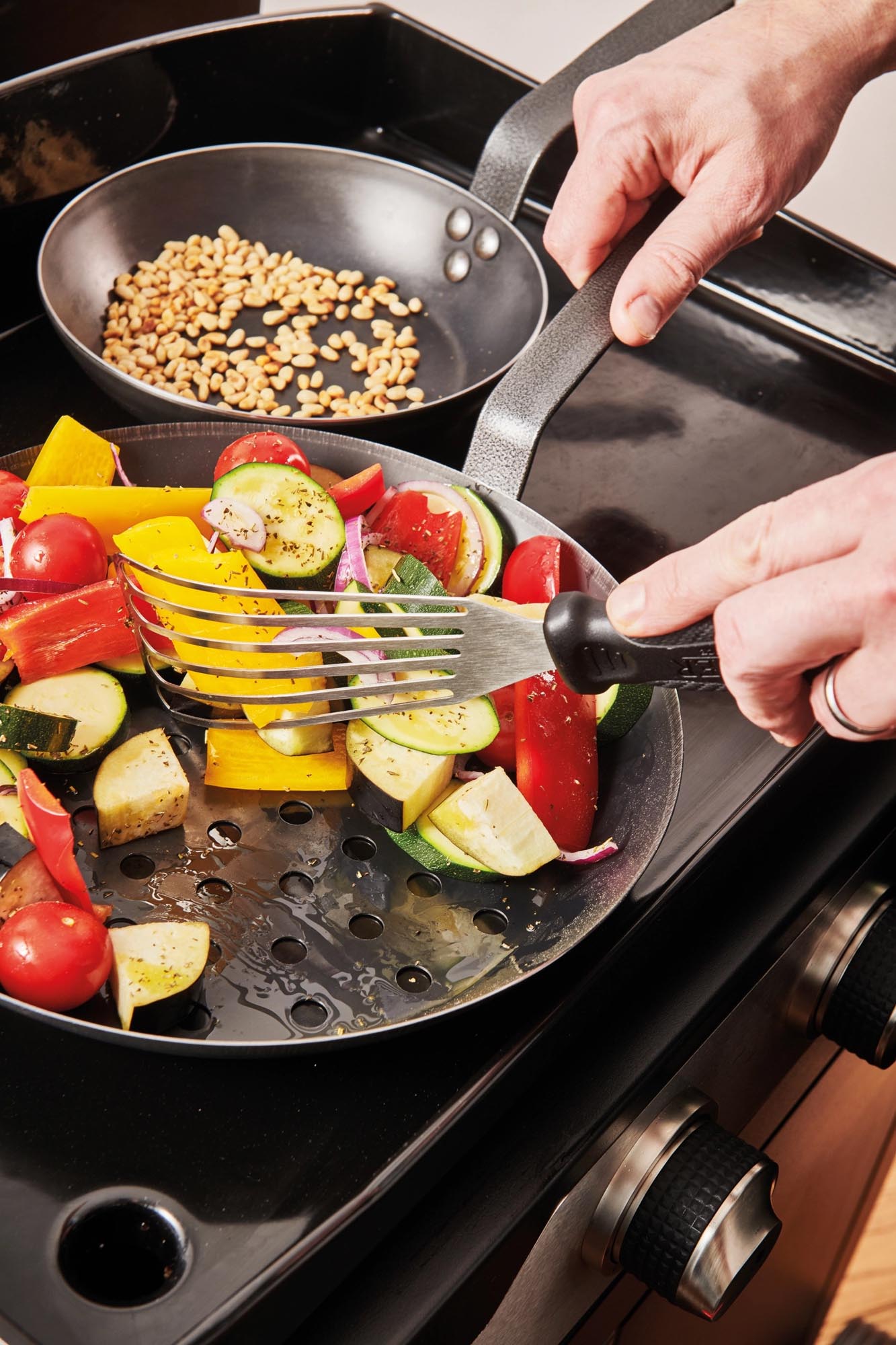 Hochwertige Marronipfanne Ø 28cm von de Buyer für Outdoor-Genuss.