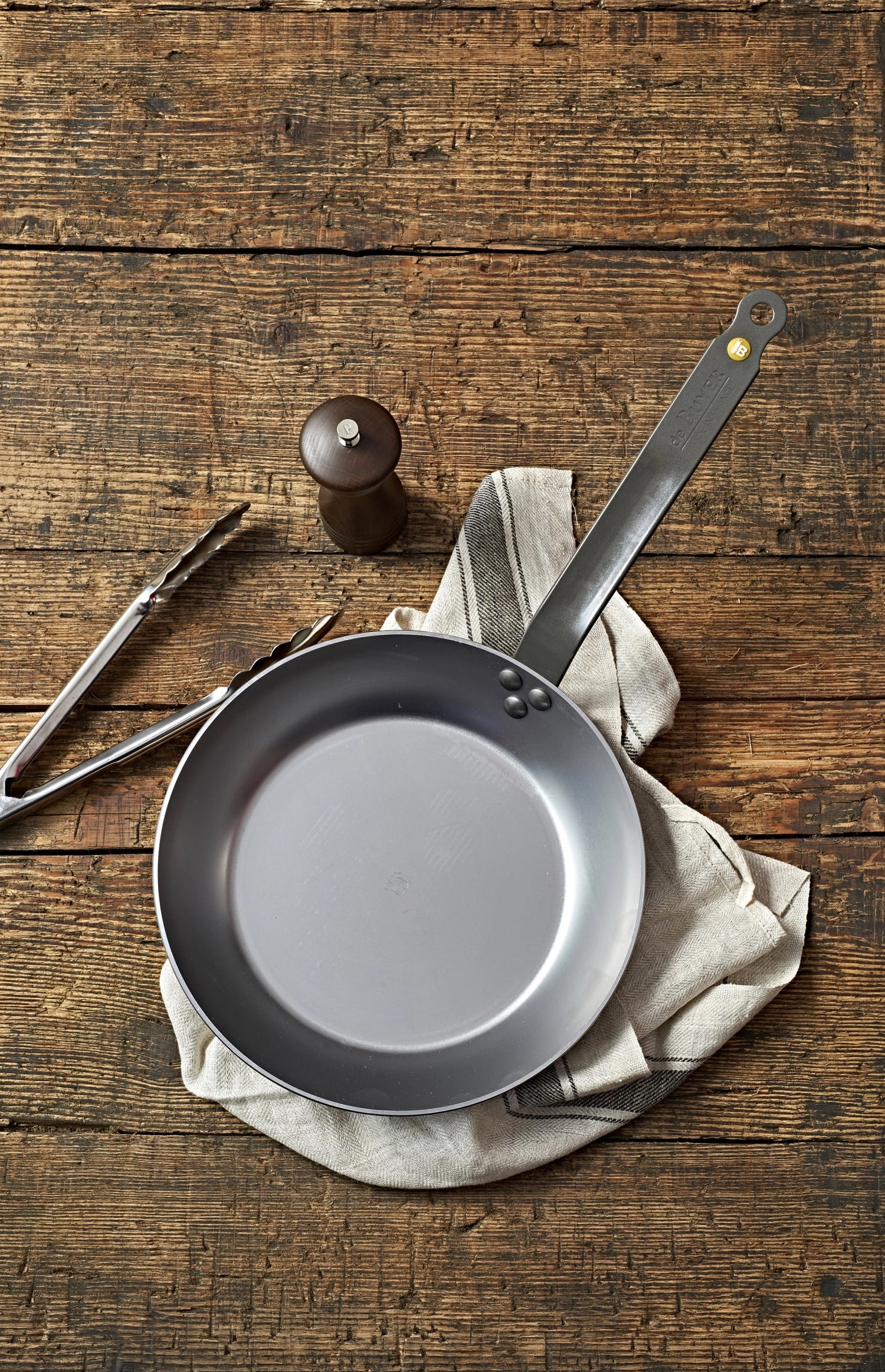 Entdecken Sie das 3er Set STEAKLOVER von de Buyer: Bratpfanne Ø26 cm, praktischer Spatel und Moulin, perfekt für Steakzubereitung und Grillabenteuer.
