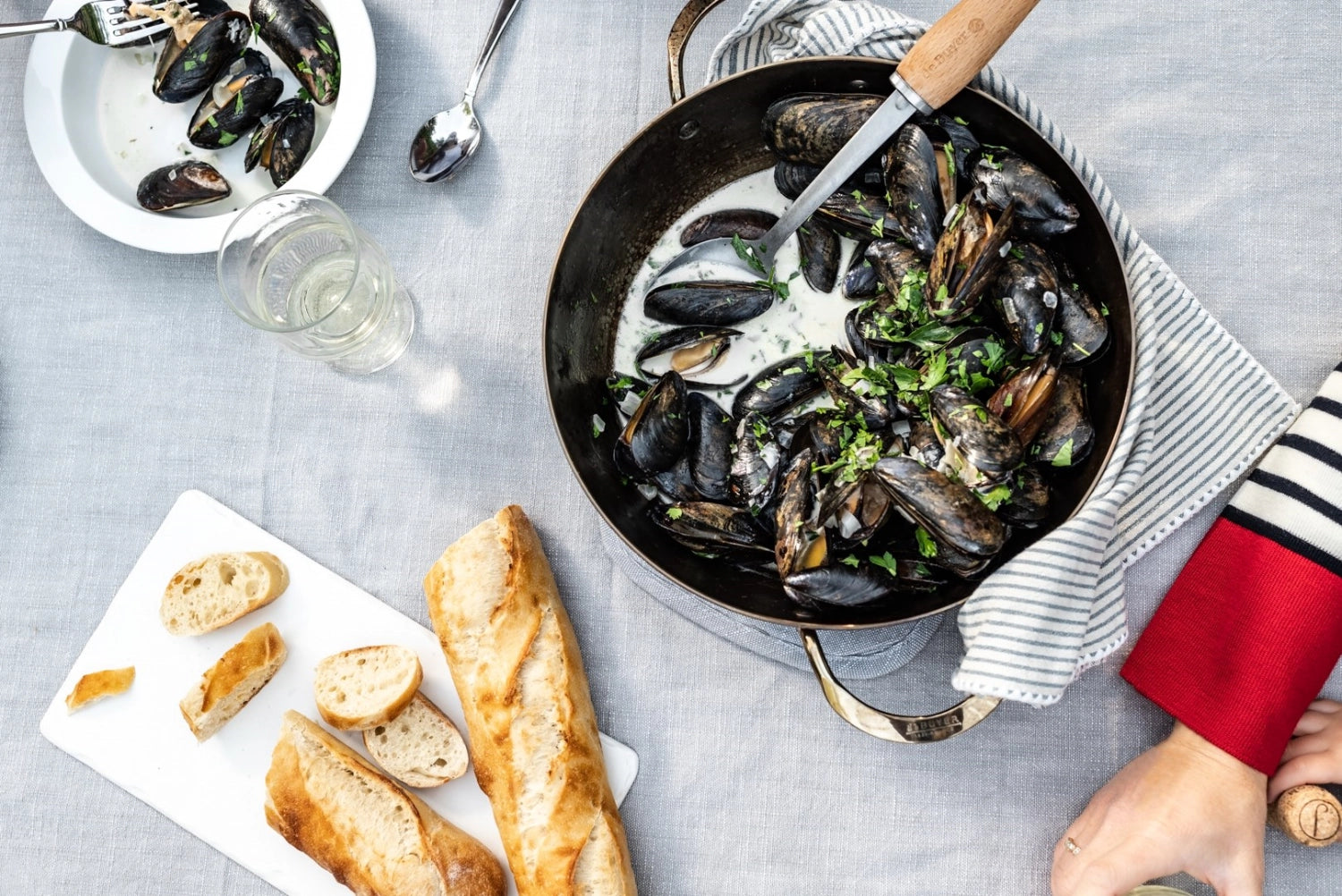 Entdecken Sie den MINERAL B ELEMENT Bauerntopf Ø 28cm von de Buyer – ideal für köstliche Gerichte. Robuster Stahl, induktionsgeeignet und mit zwei praktischen Griffen.