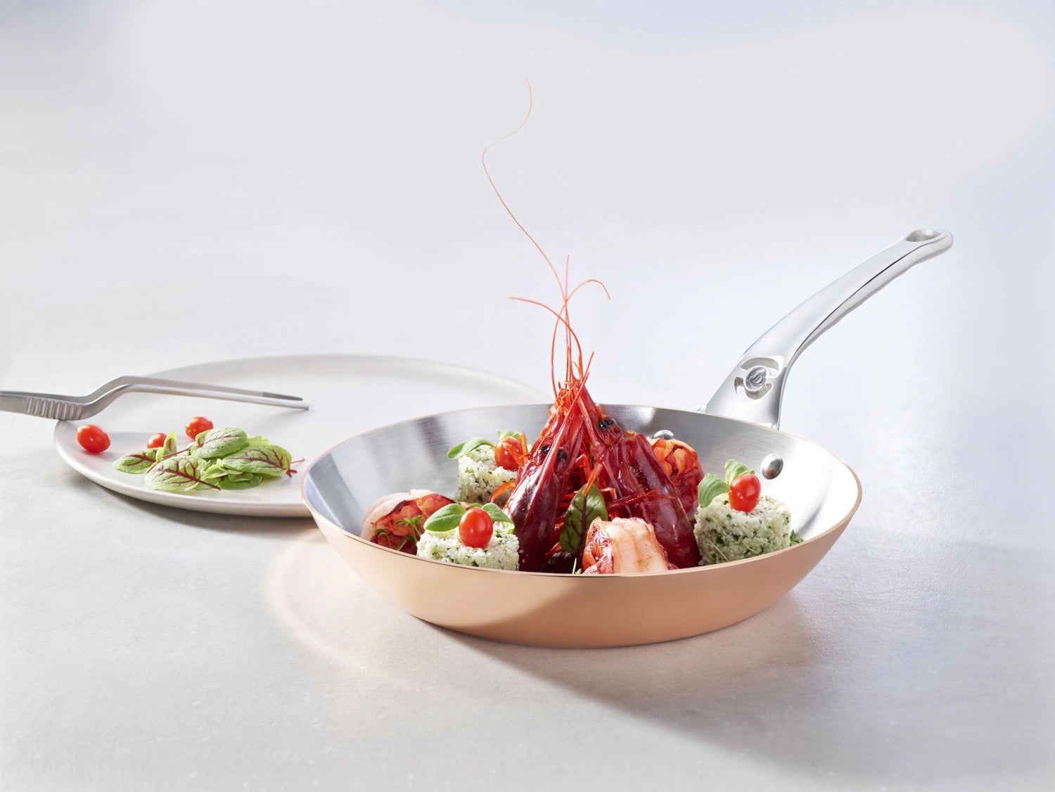 Erleben Sie die PRIMA MATERA Bratpfanne von de Buyer. Ø32cm, aus Kupfer und Edelstahl, optimal für Induktion. Für perfekte Bratergebnisse!