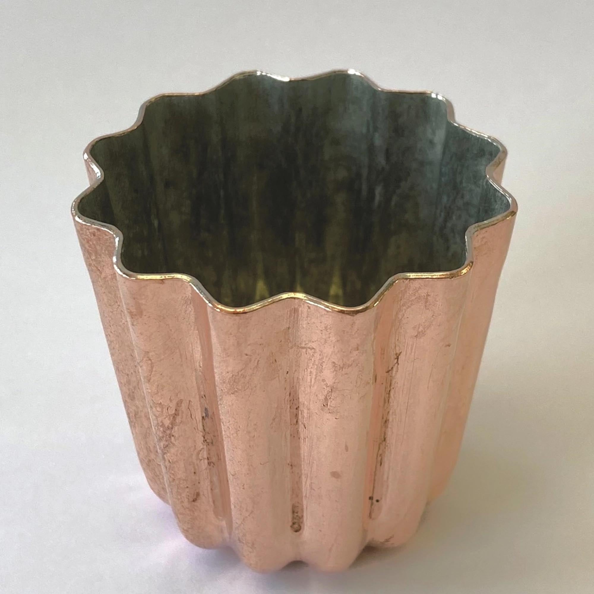 Backen Sie köstliche Cannelés mit der eleganten Kupferform von de Buyer. Ideal für perfekte Ergebnisse und ein unverwechselbares Aroma!