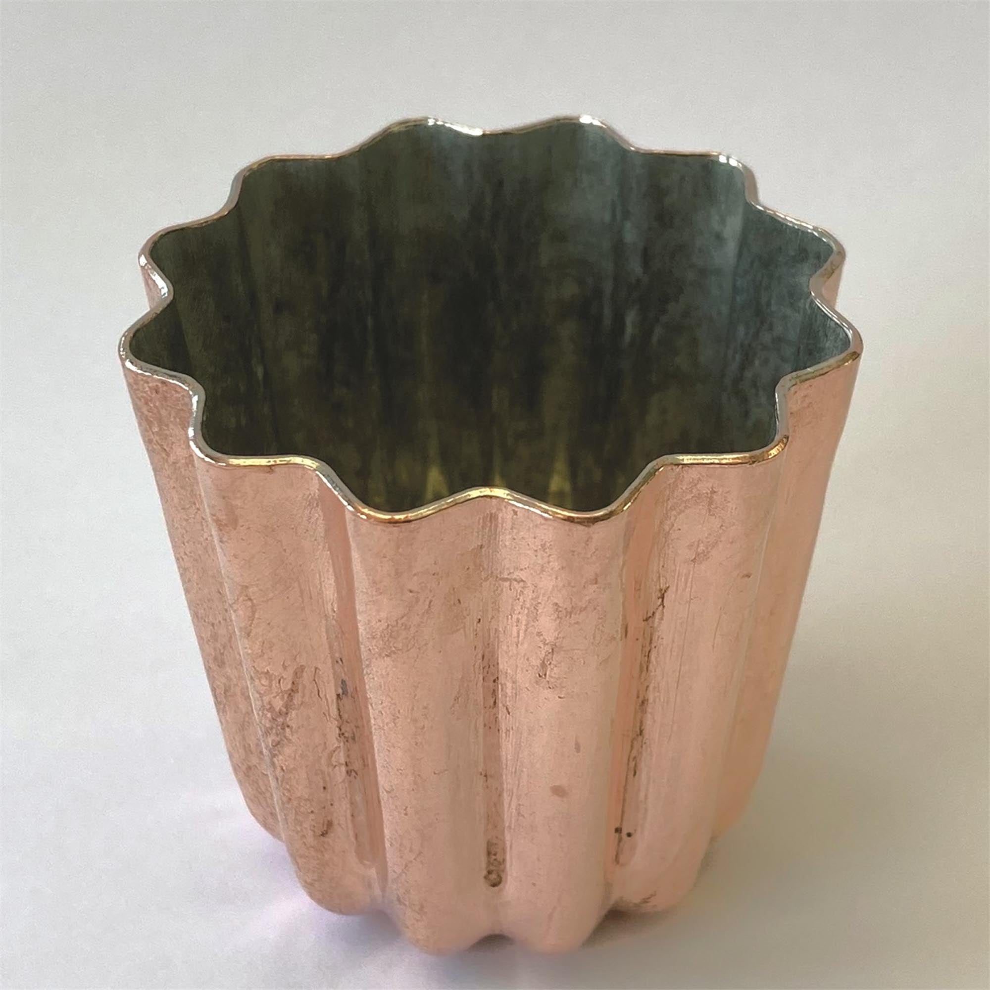 Backen Sie köstliche Cannelés mit der eleganten Kupferform von de Buyer. Ideal für perfekte Ergebnisse und ein unverwechselbares Aroma!