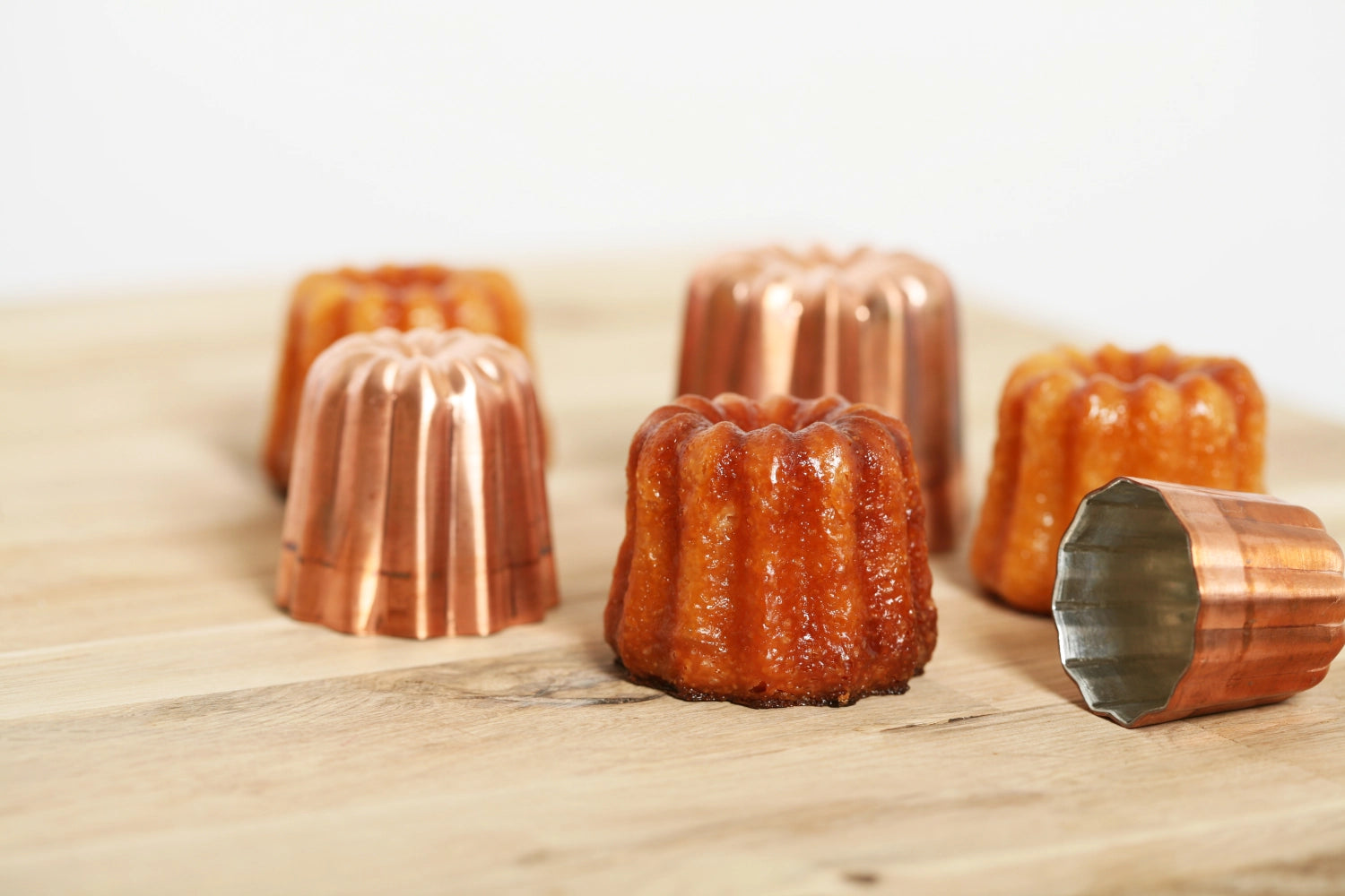 Kuchenform Cannelés aus Kupfer von de Buyer, Ø 5.5 cm, H: 5.5 cm, ideal für die Zubereitung von traditionellen französischen Cannelés.