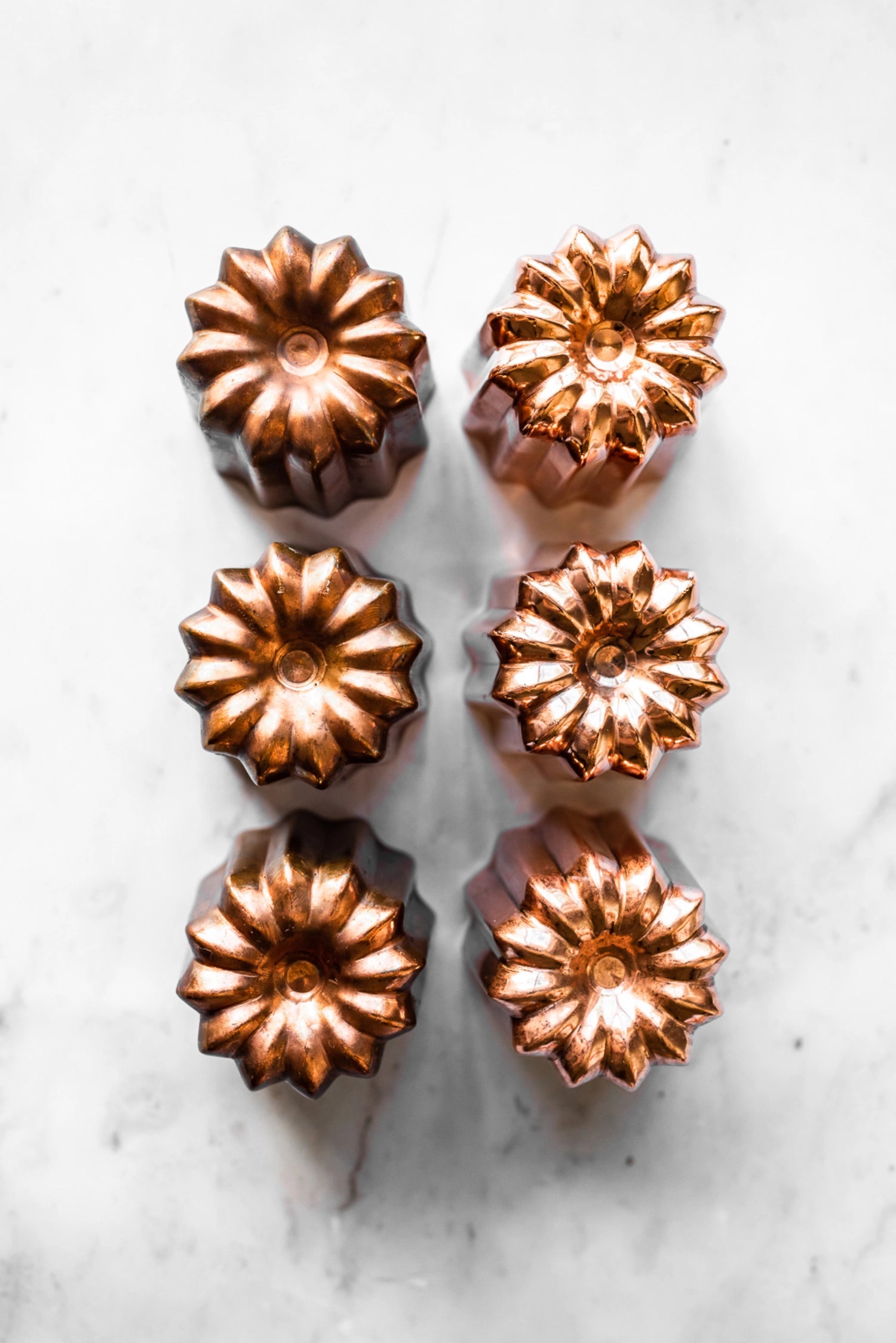 Elegante Kupfer-Kuchenform für Cannelés, Ø 5,5 cm, H: 5,5 cm, perfekt für die Herstellung von köstlichen, karamellisierten französischen Leckereien.
