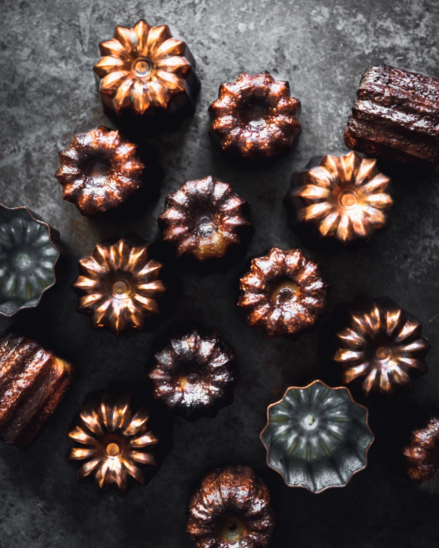 Hochwertige Kuchenform aus Kupfer für Cannelés, Ø 5,5 cm, H: 5,5 cm – ideal für die Zubereitung klassischer französischer Desserts.