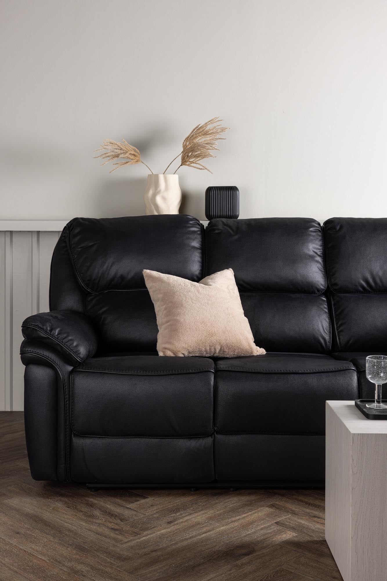 Entspannen Sie stilvoll mit dem Saranda Liegesofa von Venture Home. Hochwertige Mikrofaser, elegante schwarze Farbe und innovative Liegefunktion für maximalen Komfort.