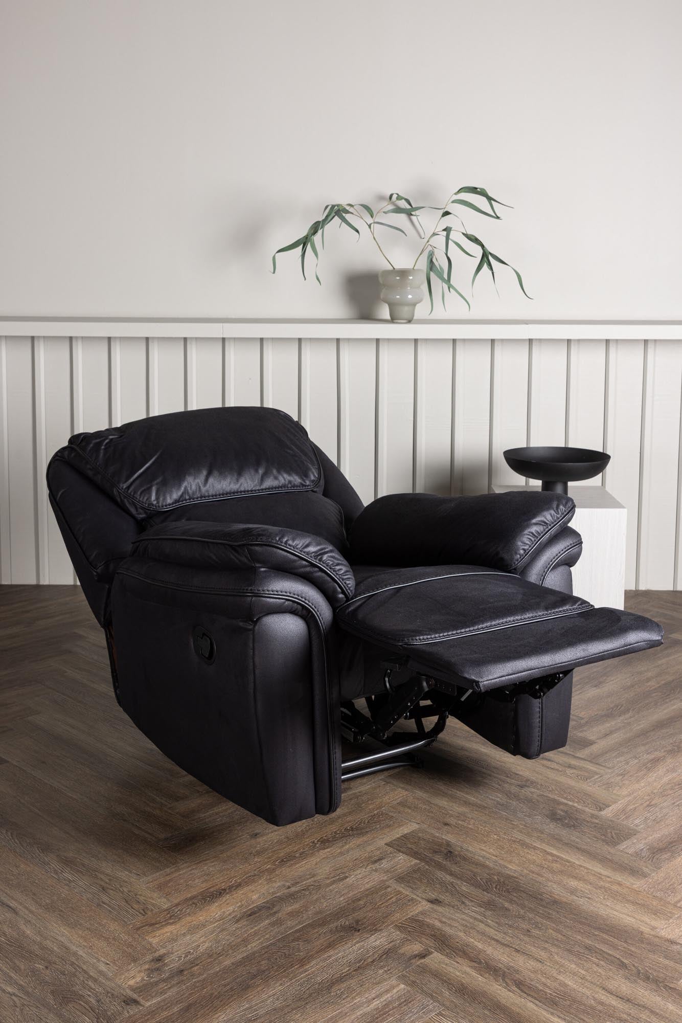 Entdecken Sie das elegante Saranda Liegesofa von Venture Home – der ideale Ort zum Entspannen mit innovativer Liegefunktion und stilvollem Design.