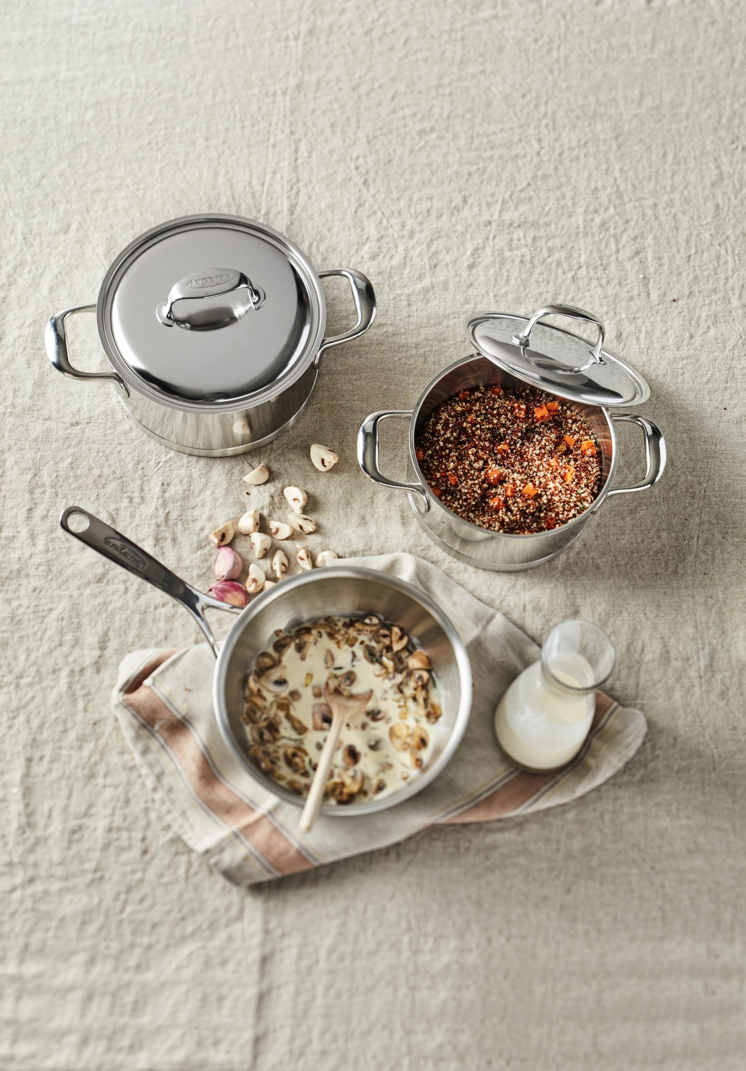 Entdecken Sie das Atlantis 7 Starter Set von Demeyere: 3 hochwertige Küchenhelfer aus Edelstahl für vielseitiges und elegantes Kochen.