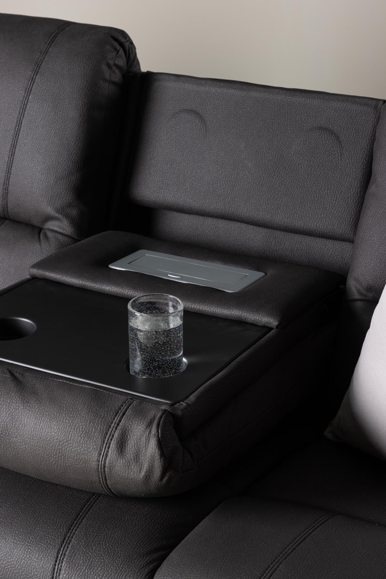 Luxuriöses Singapore Sofa von Venture Home für modernes Ambiente.