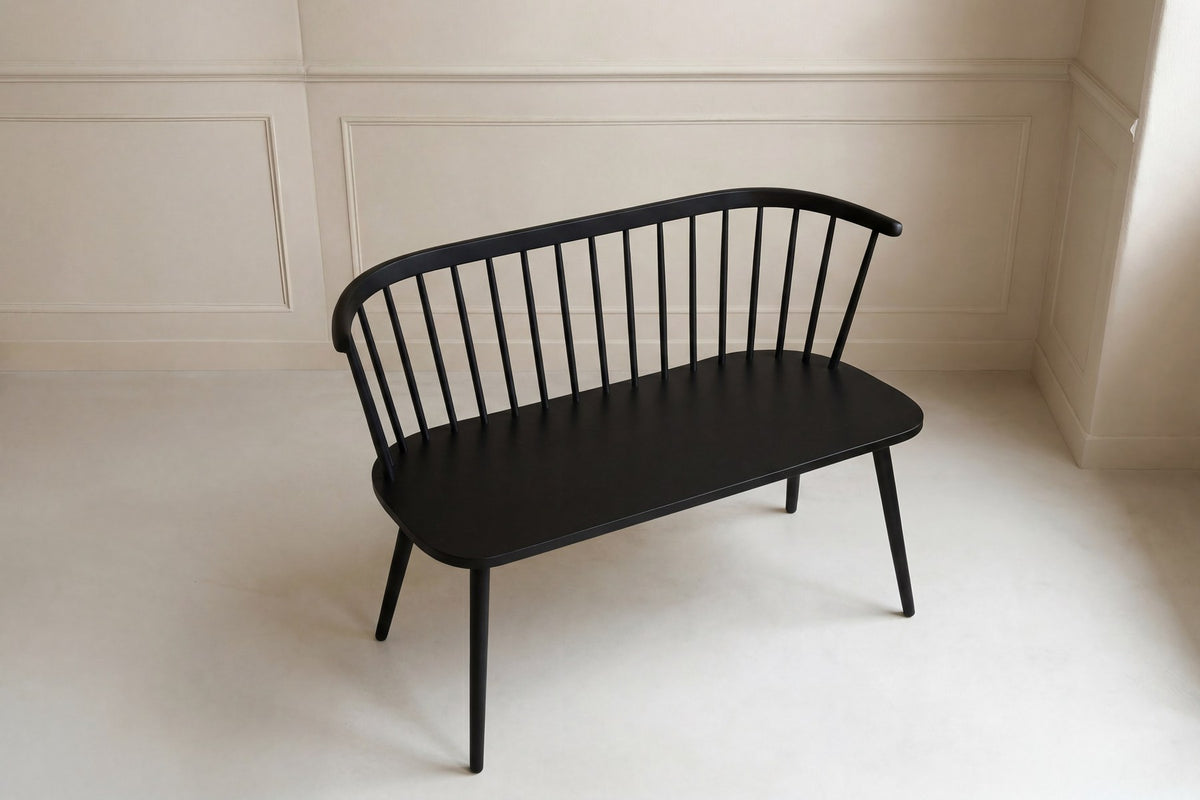 Schwarze Sitzbank Bobby aus Gummiholz von Venture Home mit geraden Linien, Masse 120 x 49 x 77 cm, Frontalansicht auf hellem Untergrund.