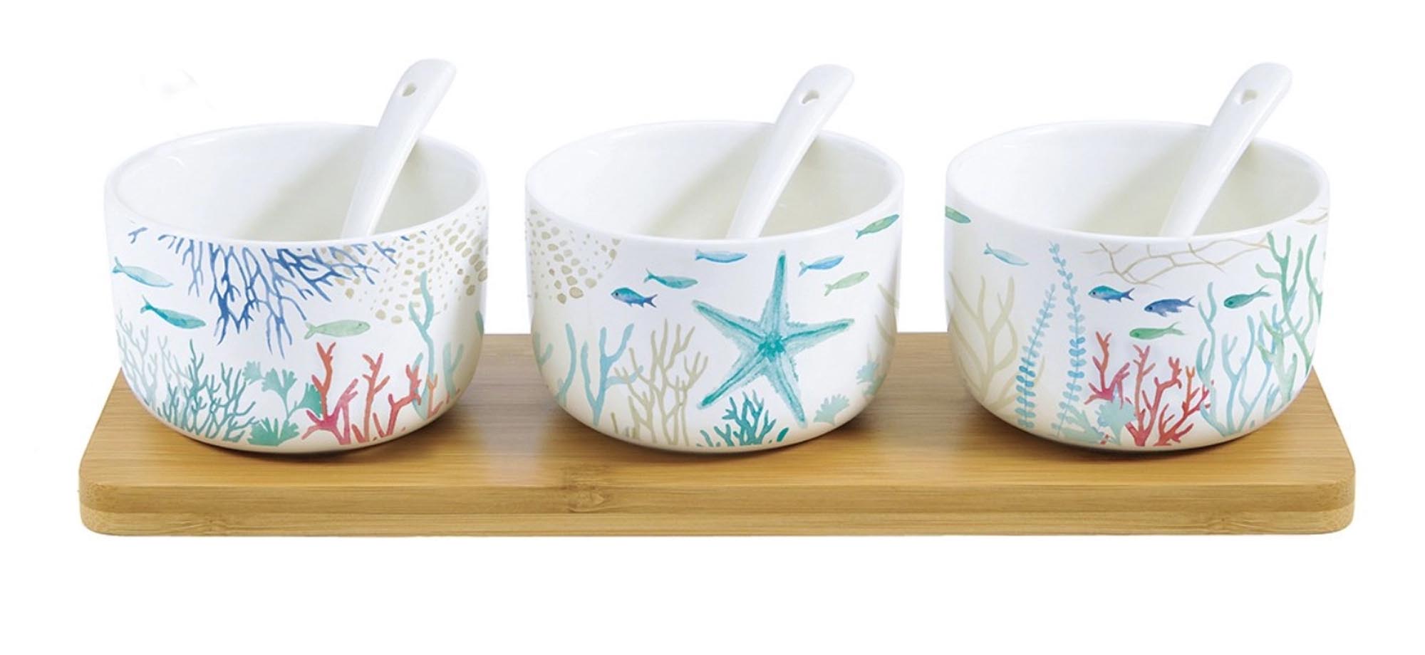 Elegantes 3er Dip-Set aus Porzellan mit Bambusbrett, ideal für Dips und Saucen. Perfekt für gesellige Abende. Grösse: 26x8 cm.