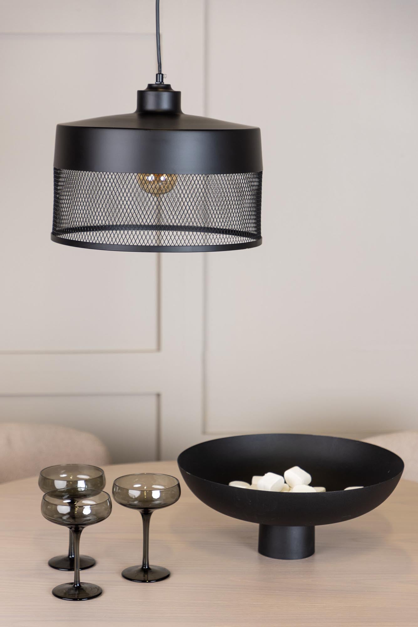 Verleihen Sie Ihrem Wohnraum mit der Toulon Pendelleuchte von Venture Home einen Hauch von Stil und Wärme. Ideal für jeden Bereich!