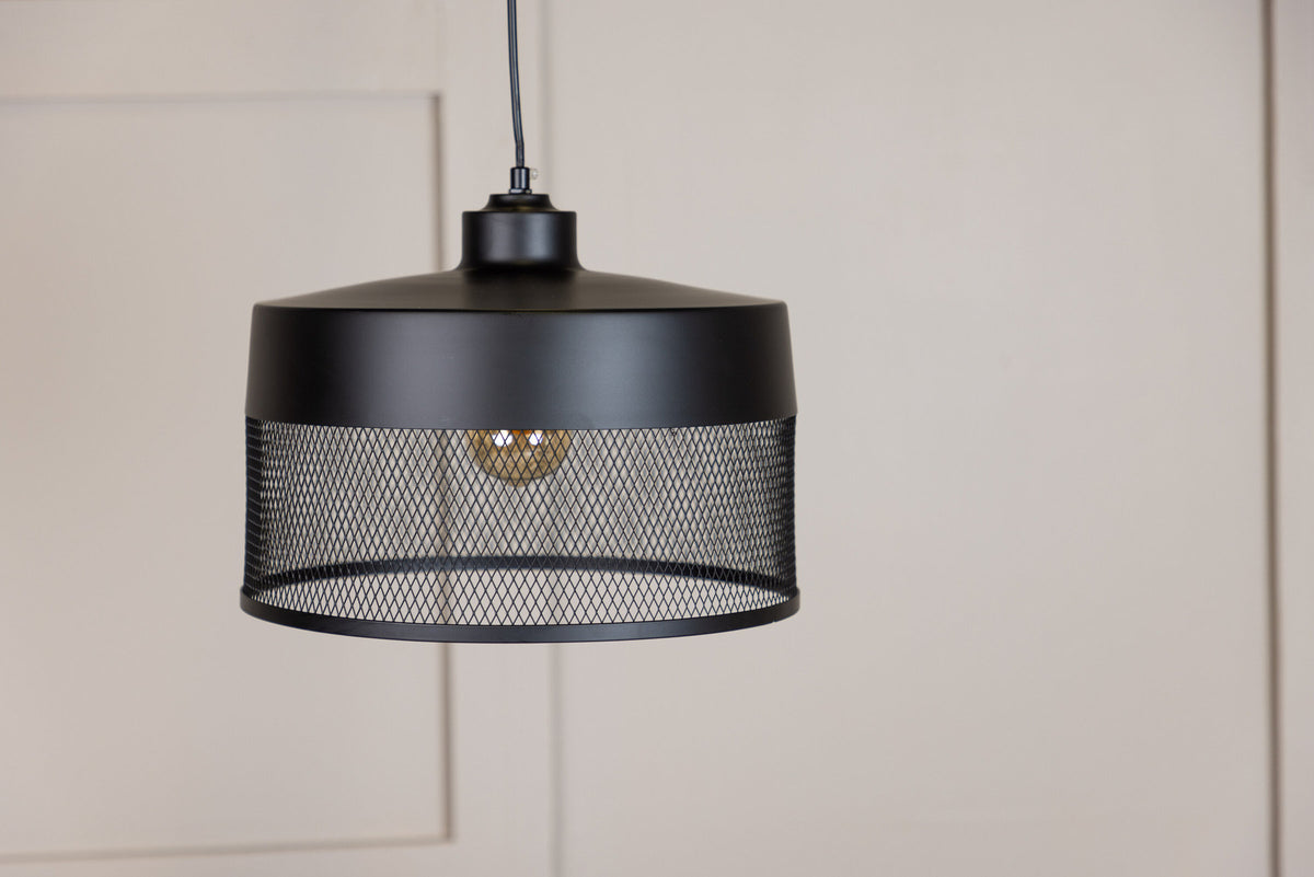Toulon Pendelleuchte in Schwarz präsentiert im Onlineshop von KAQTU Design AG. Pendelleuchte ist von Venture Home