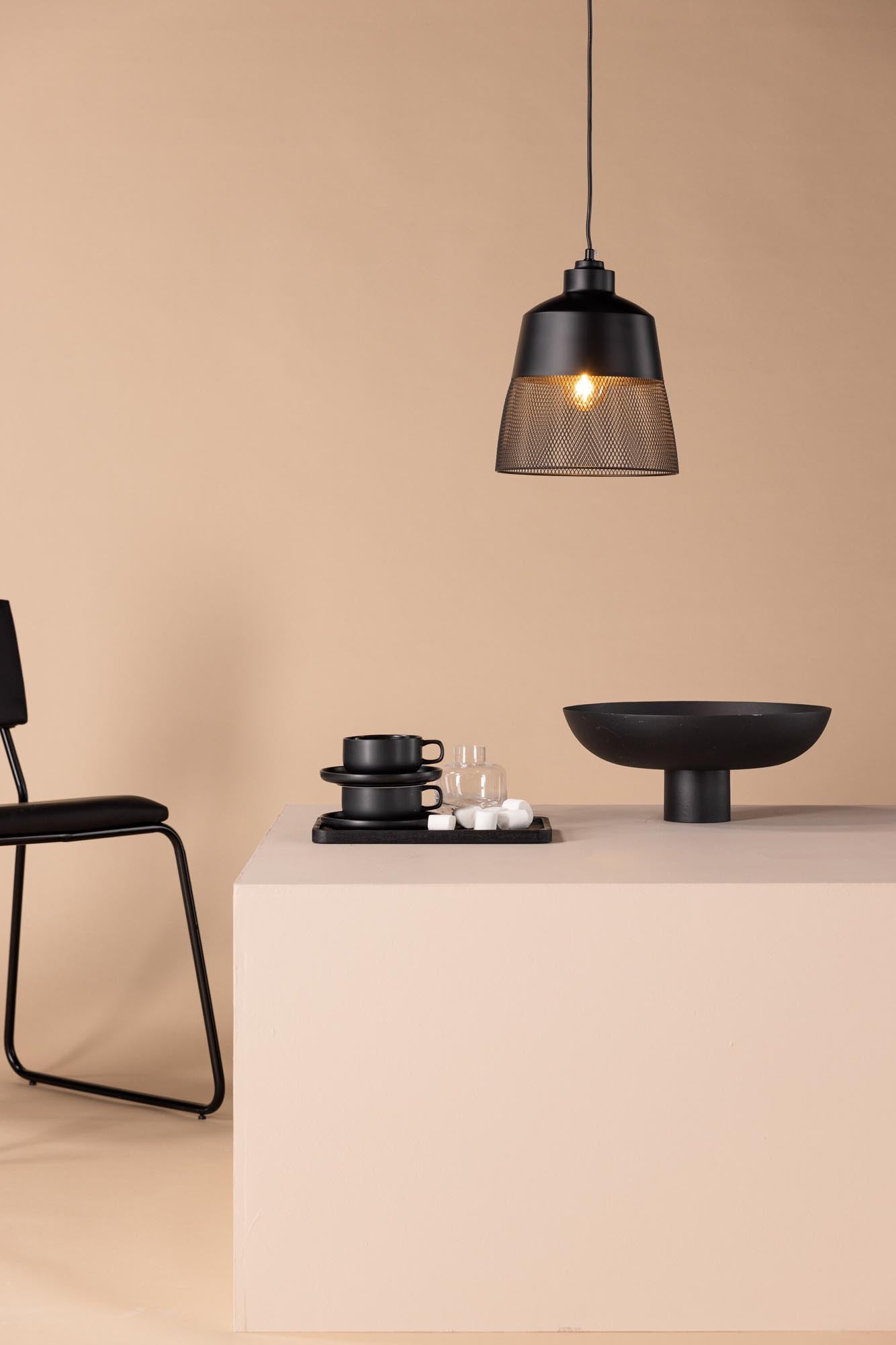 Toulon Pendelleuchte: Elegante Lichtquelle mit modernem Design und warmem Licht für einladende Wohnräume.