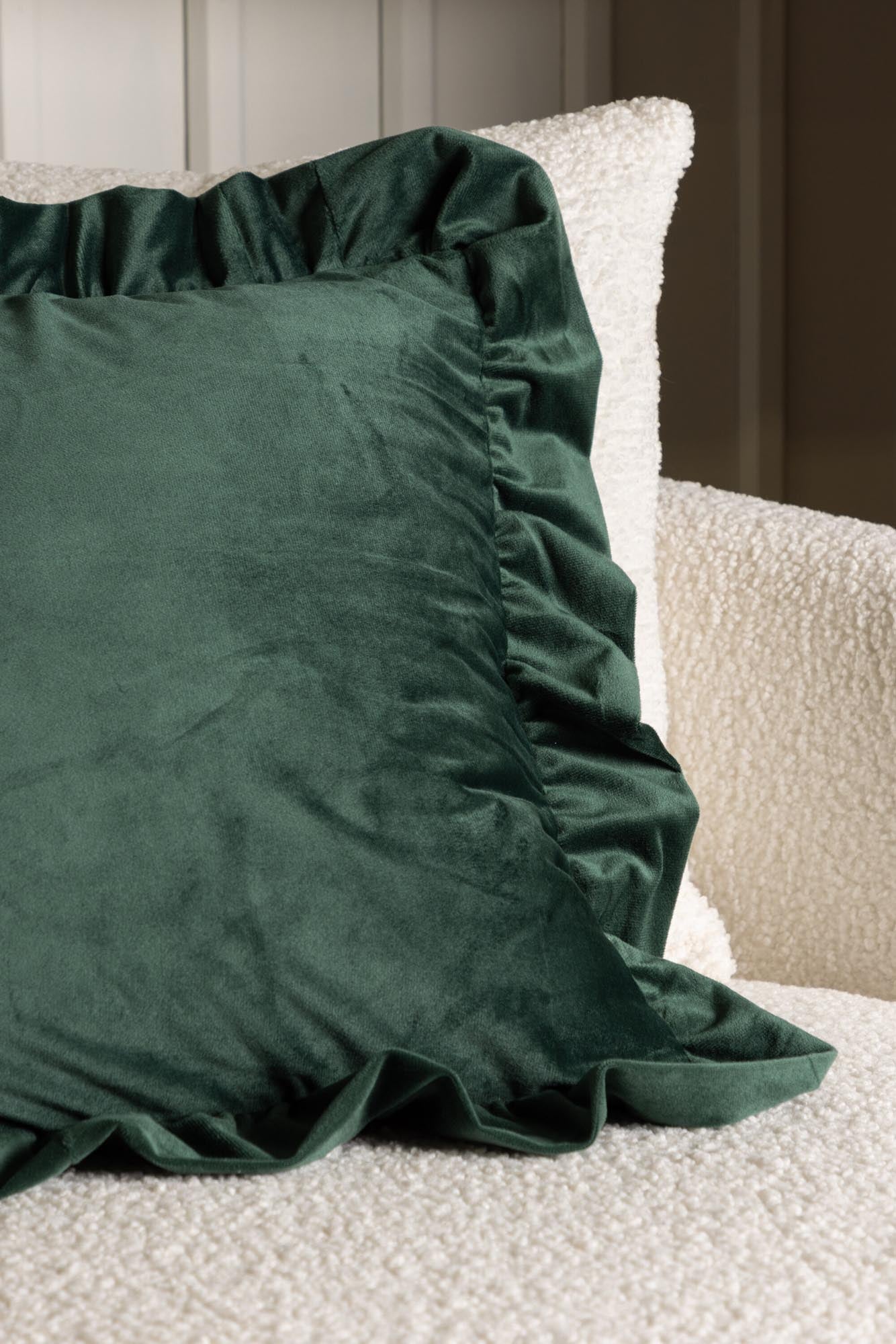 Hailey Kissenbezug in Grün präsentiert im Onlineshop von KAQTU Design AG. Deko Kissenbezug ist von Venture Home