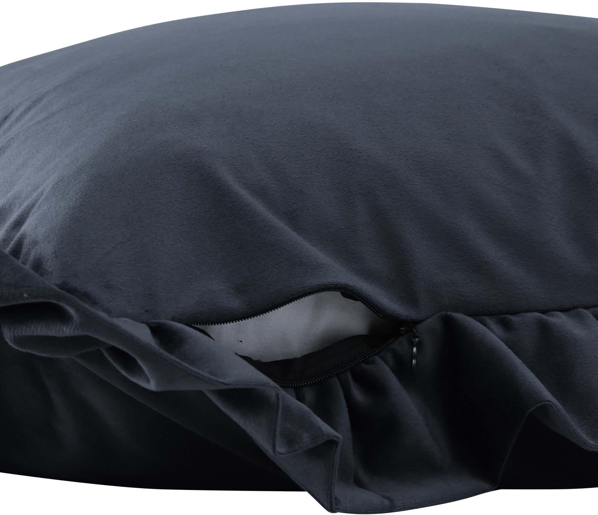 Hailey Kissenbezug in Dunkelblau präsentiert im Onlineshop von KAQTU Design AG. Deko Kissenbezug ist von Venture Home