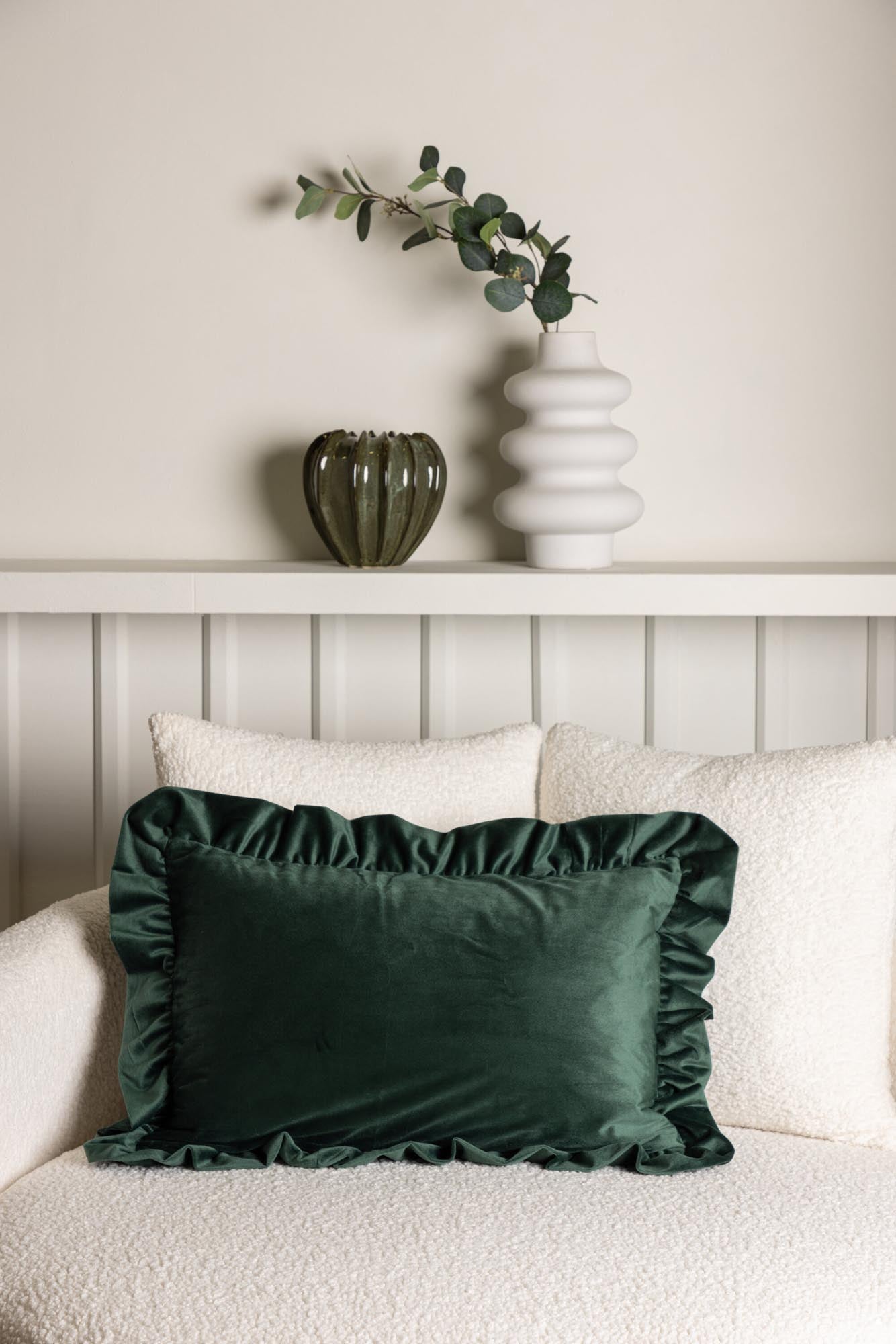 Hailey Kissenbezug in Grün präsentiert im Onlineshop von KAQTU Design AG. Deko Kissenbezug ist von Venture Home