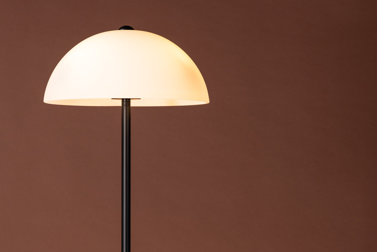 Ferrand Stehleuchte in Weiss präsentiert im Onlineshop von KAQTU Design AG. Stehleuchte ist von Venture Home