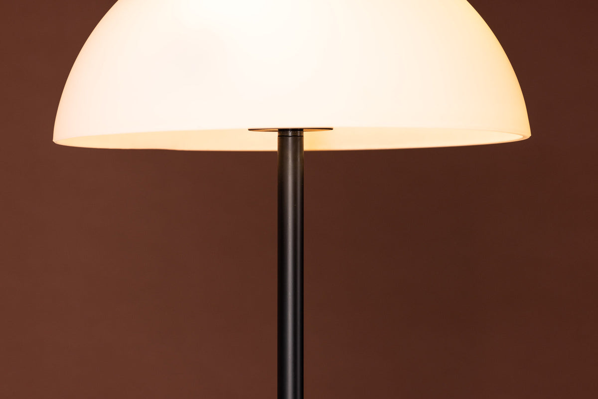 Ferrand Stehleuchte in Weiss präsentiert im Onlineshop von KAQTU Design AG. Stehleuchte ist von Venture Home