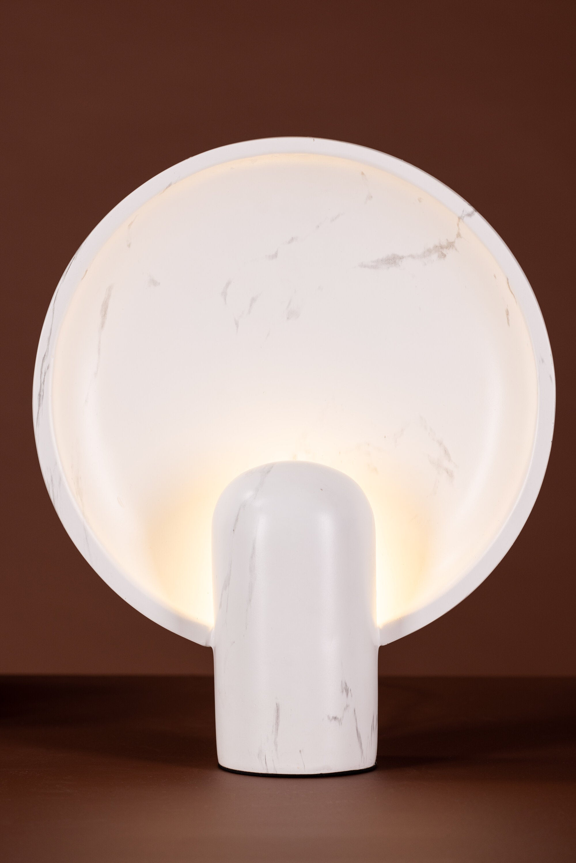 Angers Lampe in Weiss präsentiert im Onlineshop von KAQTU Design AG. Tischleuchte ist von Venture Home