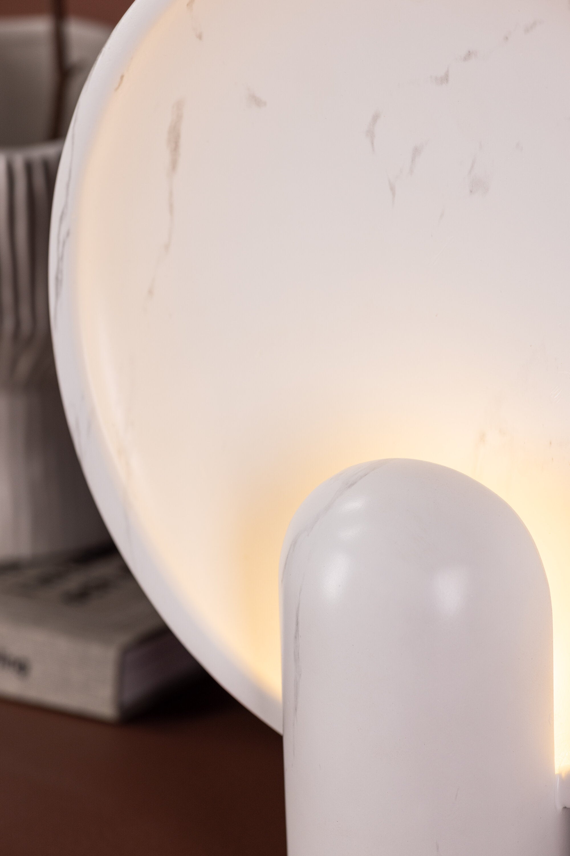 Angers Lampe in Weiss präsentiert im Onlineshop von KAQTU Design AG. Tischleuchte ist von Venture Home