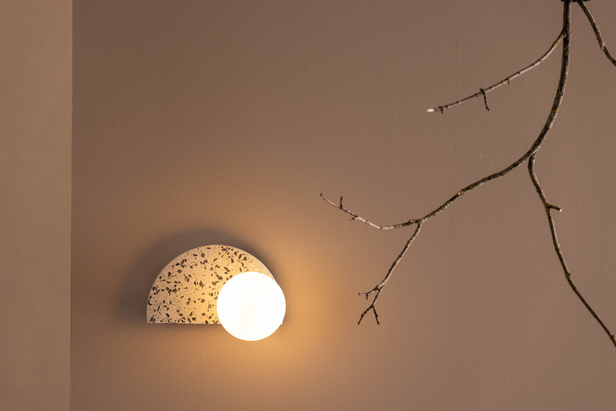 Abbeville Wandleuchte in Weiss präsentiert im Onlineshop von KAQTU Design AG. Wandleuchte ist von Venture Home