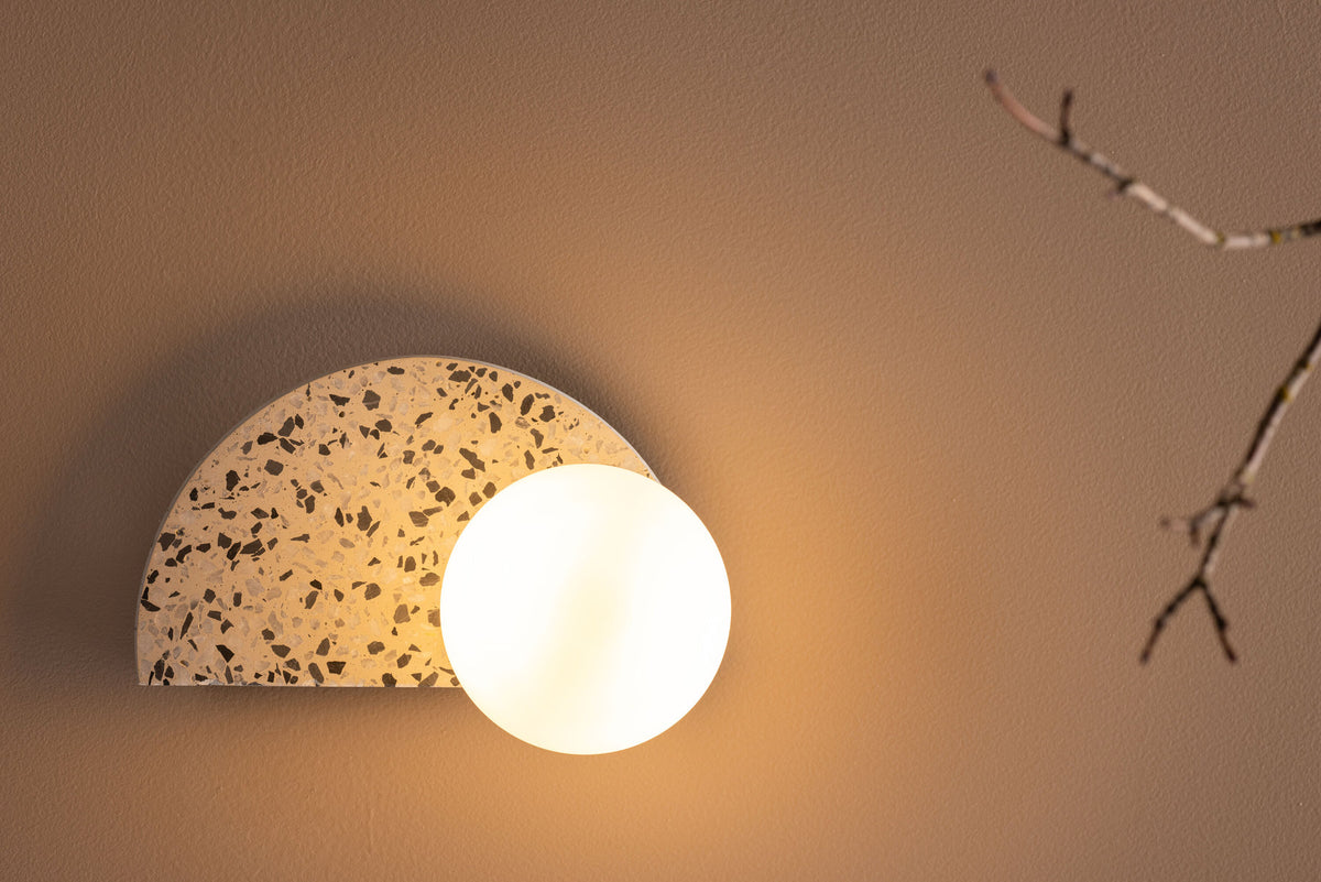 Abbeville Wandleuchte in Weiss präsentiert im Onlineshop von KAQTU Design AG. Wandleuchte ist von Venture Home