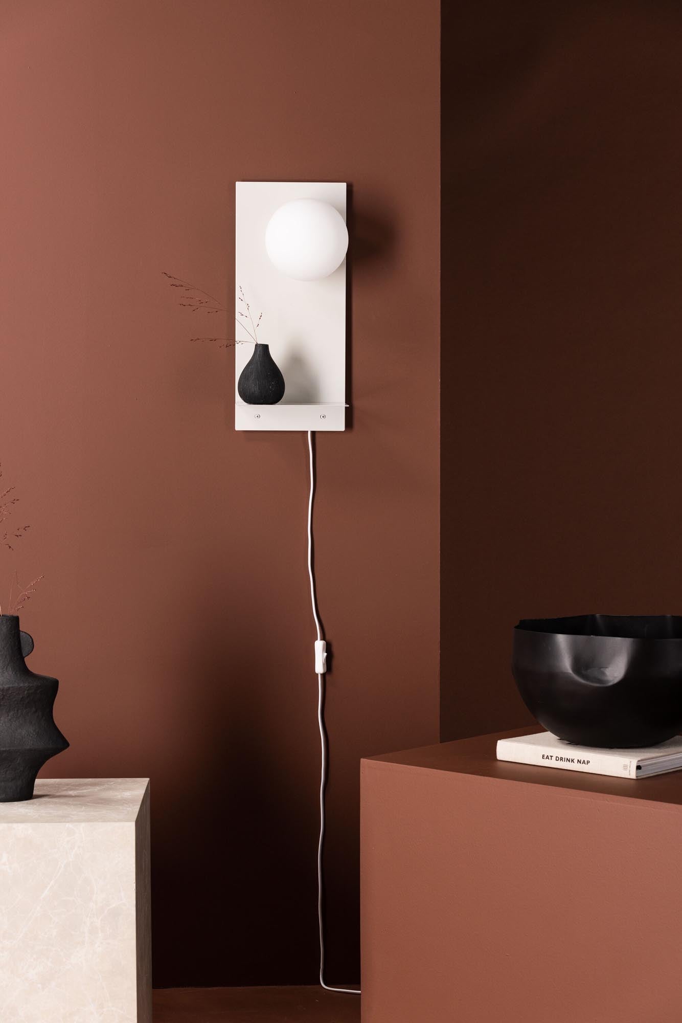 Die Troyes Wandleuchte von Venture Home vereint elegantes Design mit sanfter Lichtverteilung. Ideal für jeden Raum!