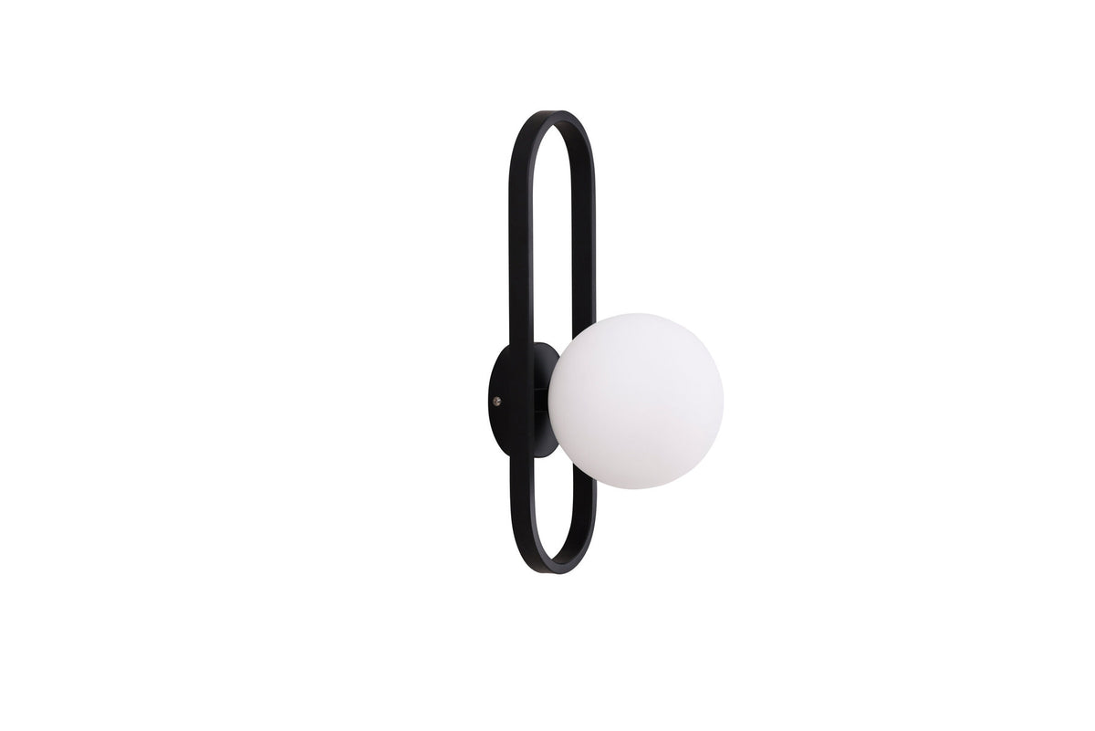 Alpes Wandleuchte in Schwarz präsentiert im Onlineshop von KAQTU Design AG. Wandleuchte ist von Venture Home