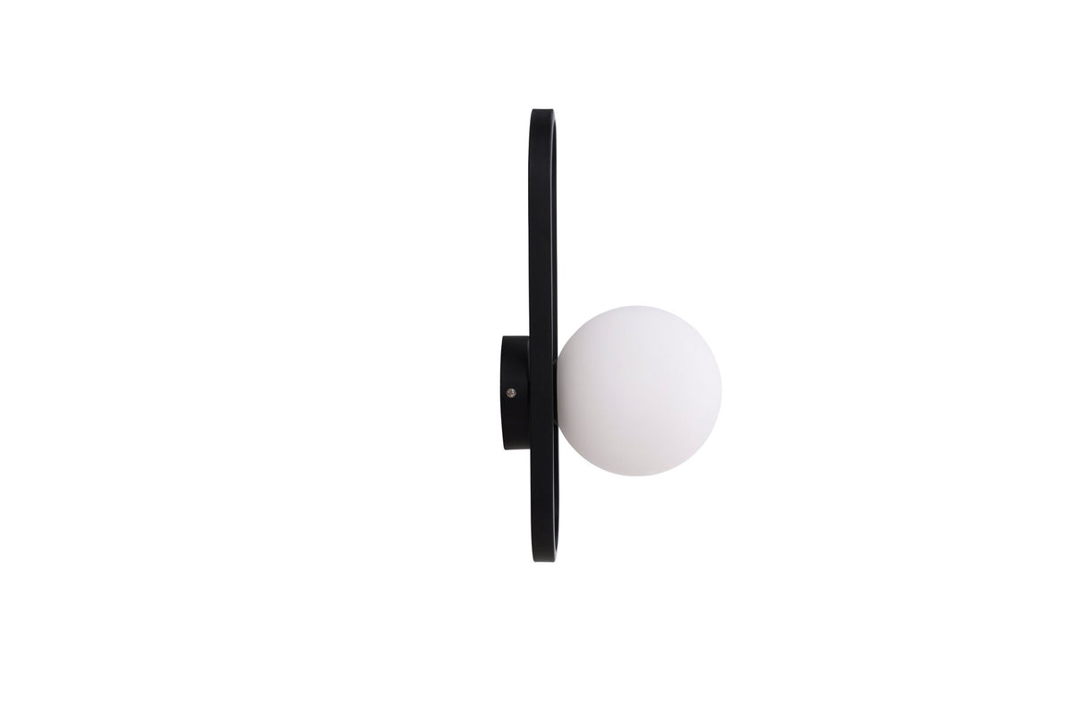Alpes Wandleuchte in Schwarz präsentiert im Onlineshop von KAQTU Design AG. Wandleuchte ist von Venture Home